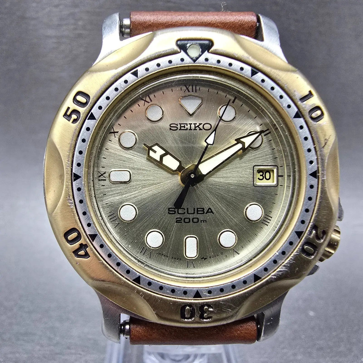 Seiko Scuba Watch Men 39mm Champagne Dial Two Tone Date 5H25-6000 Round PARTS0