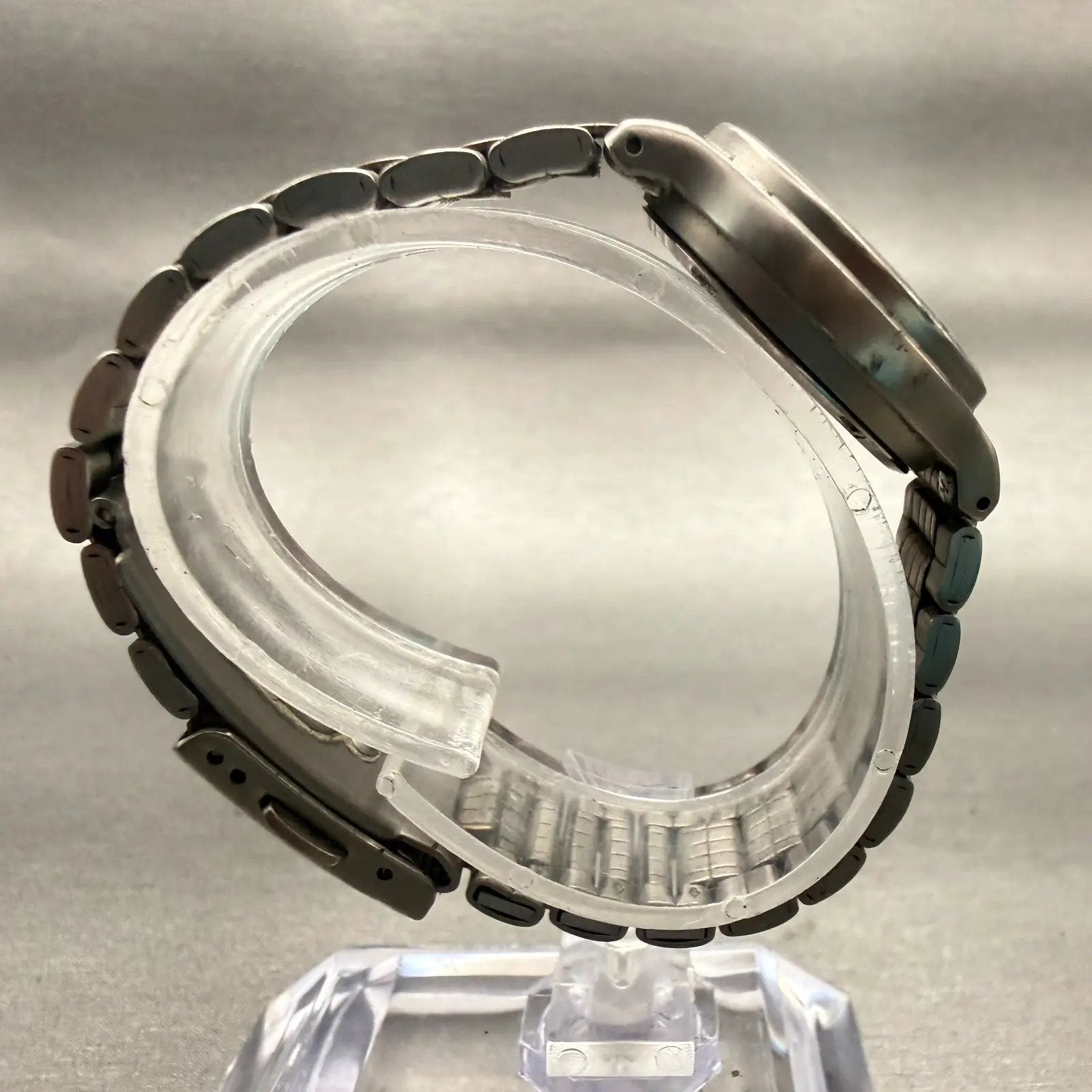 Seiko Titanium Watch Women 26mm White Dial Date Round 7N82-6D80 New Battery8
