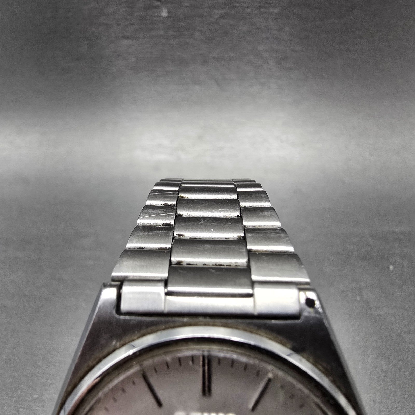 Seiko SQ Watch Men 35mm Silver Dial Silver Tone Date Round 5H22-7A09 PARTS VTG5