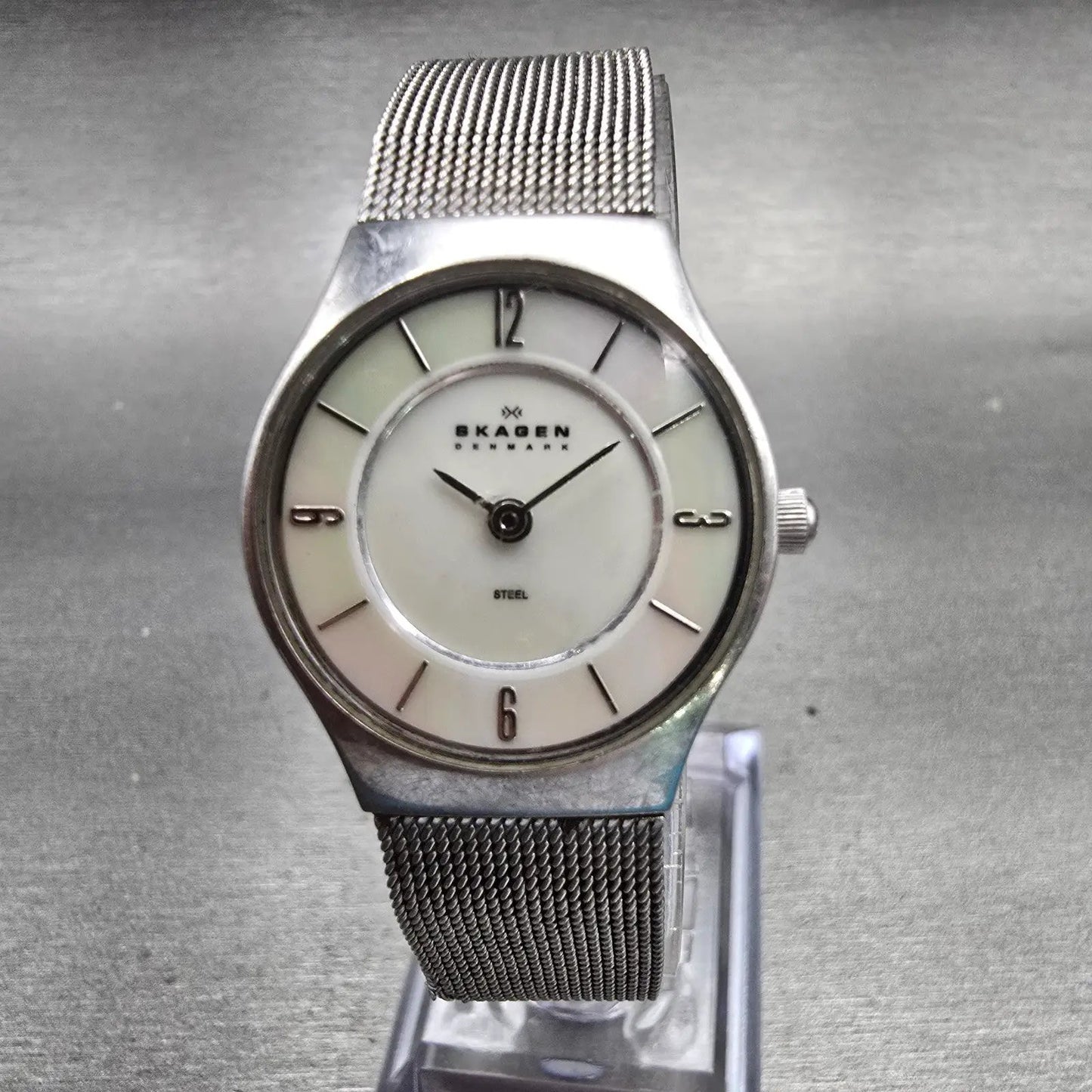 Skagen Denmark Watch Women 24mm MOP Dial Silver Tone Round 233XSSS New Battery0