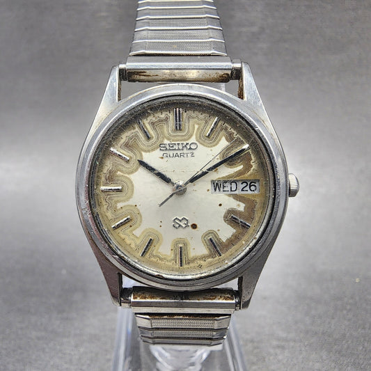 Seiko SQ Watch Men 32mm Silver Dial Silver Tone Daydate Round 8123-6220 PARTS