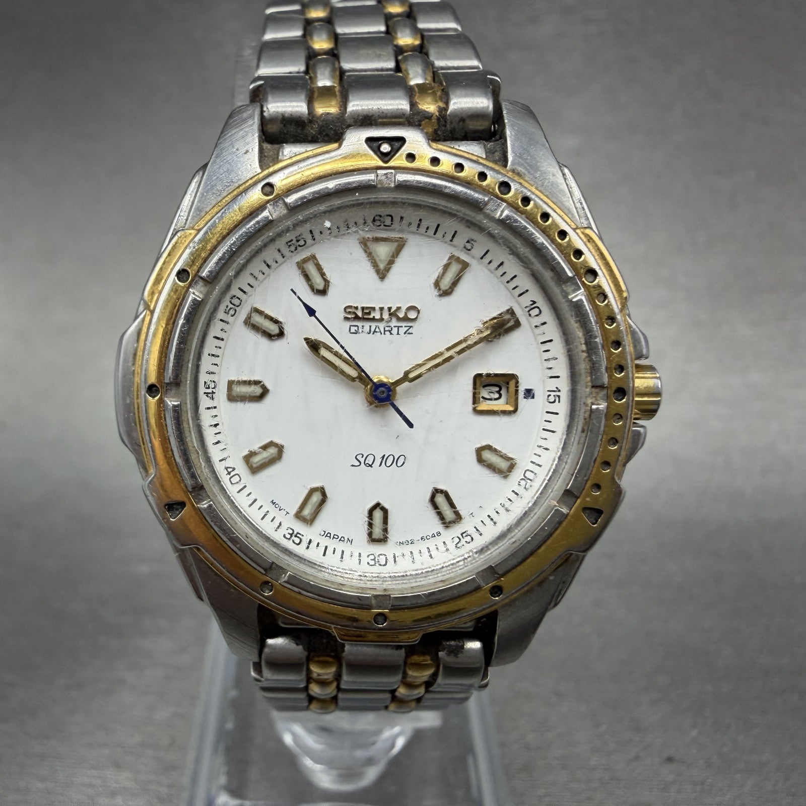 Seiko SQ 100 Dive Watch Women 31mm White Dial Two Tone Date 7N82-6C30 NewBattery0