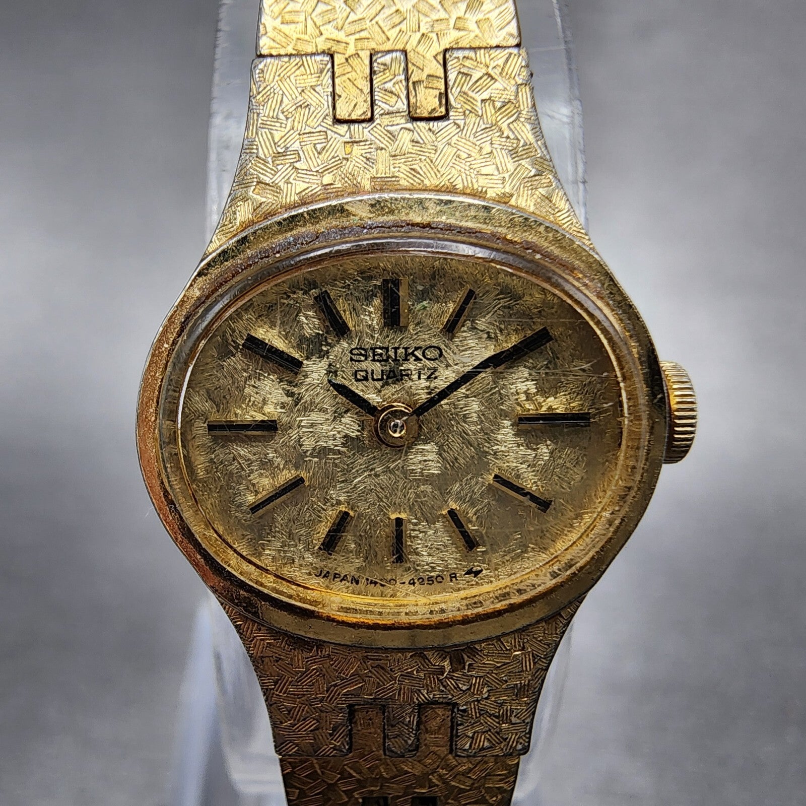 Seiko Watch Women 17mm Gold Dial Gold Tone Oval 14007389 New Battery Vintage A11