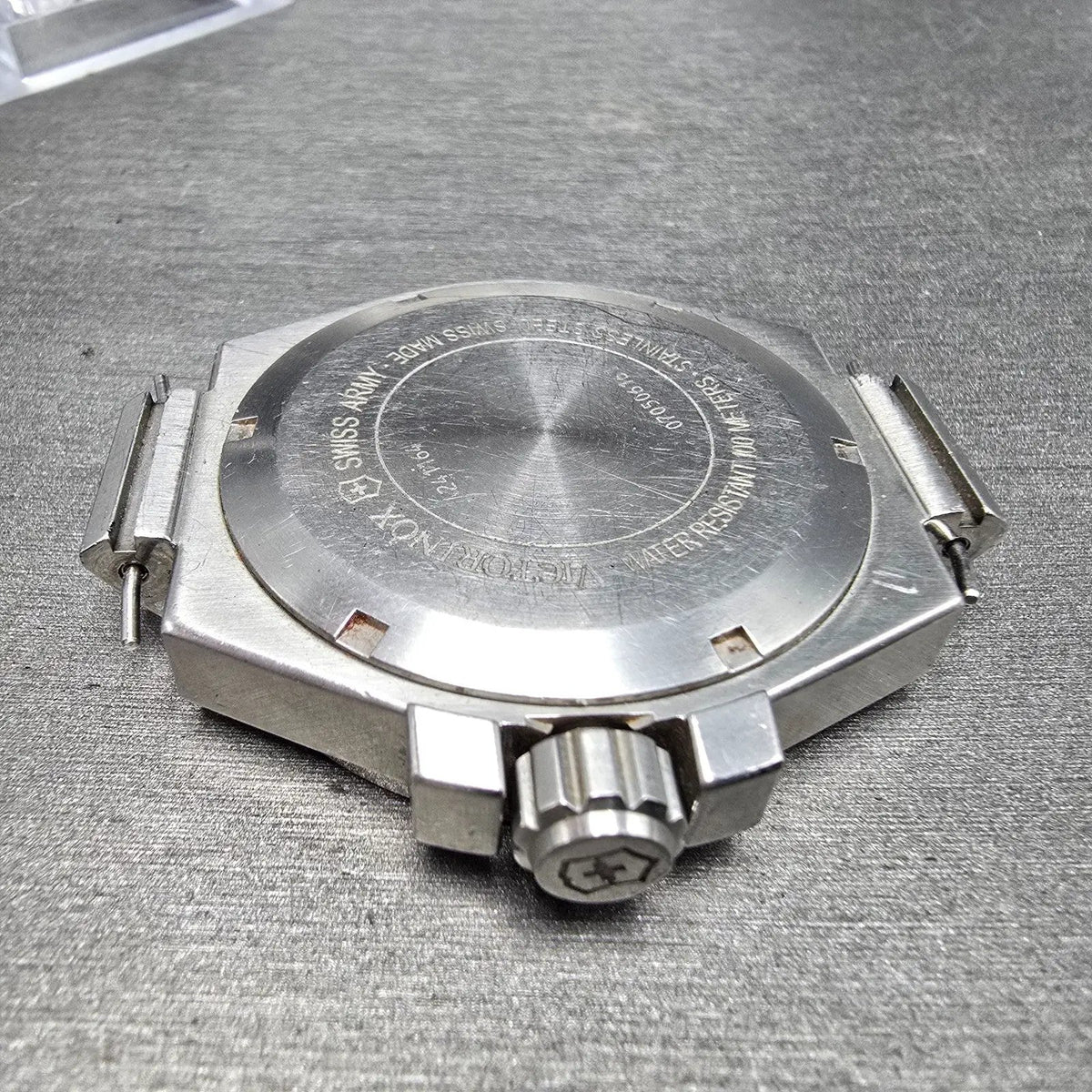 Victorinox Swiss Army Convoy Watch Men 42mm Yellow Dial Stee Date 241164 PARTS12