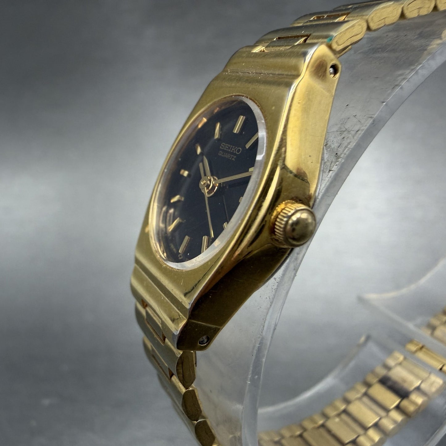 Seiko Watch Women 17mm Black Dial Gold Tone Round 2Y01-5089 New Battery2