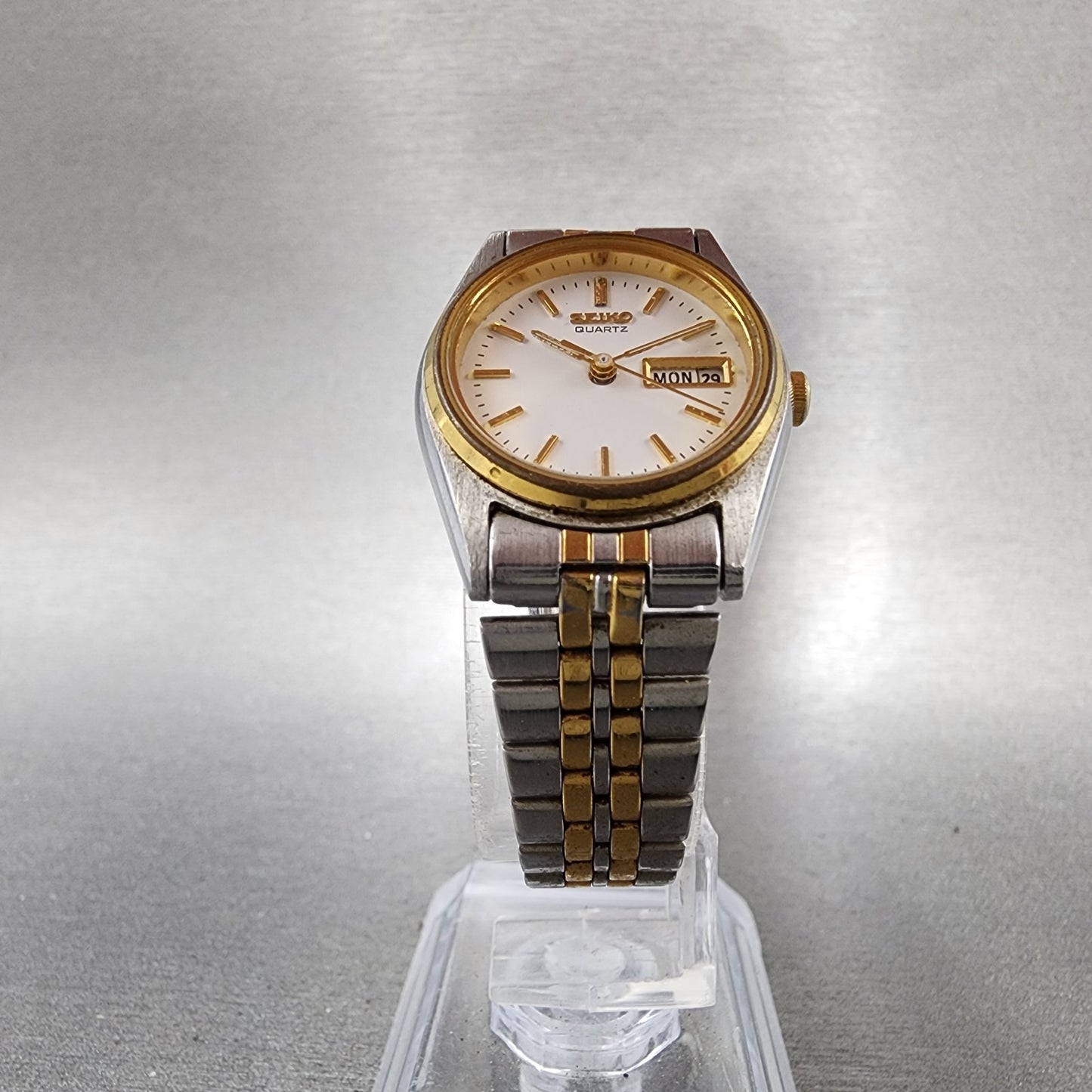 Seiko Watch Women 25mm White Dial Two Tone Daydate 7n430011 Round New BatteryBA6