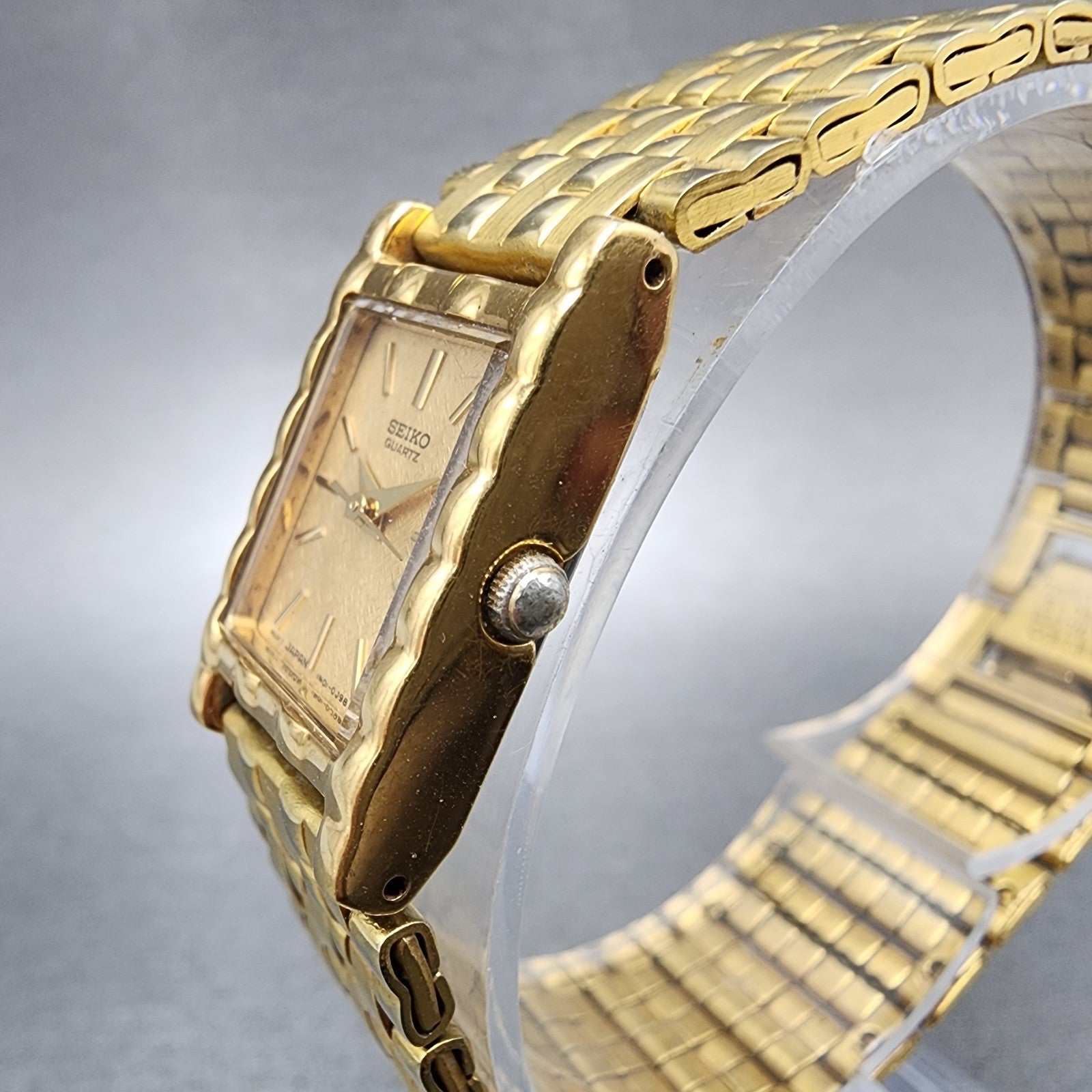 Seiko Tank Watch Women 16mm Gold Dial Gold Tone Rectangle 1N015A69 New Battery2