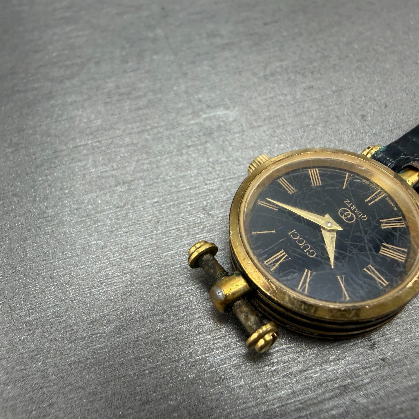 Gucci 2000L Watch Women 22mm Black Dial Gold Plated Round New Battery VTG LKASDT8