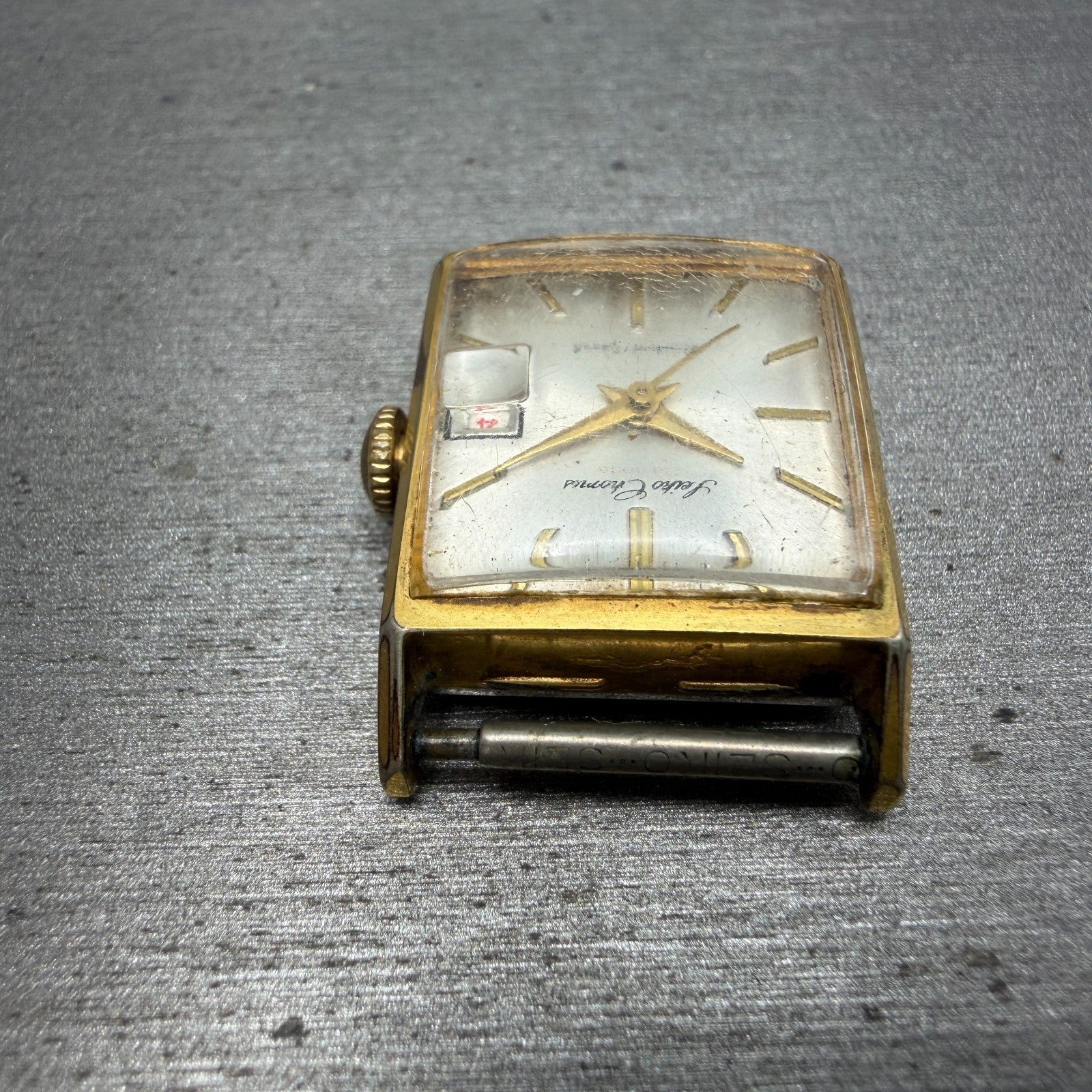 Seiko Chronos Tank Watch Women 20mm Silver Dial Gold Tone Date Manual 333010 Run4