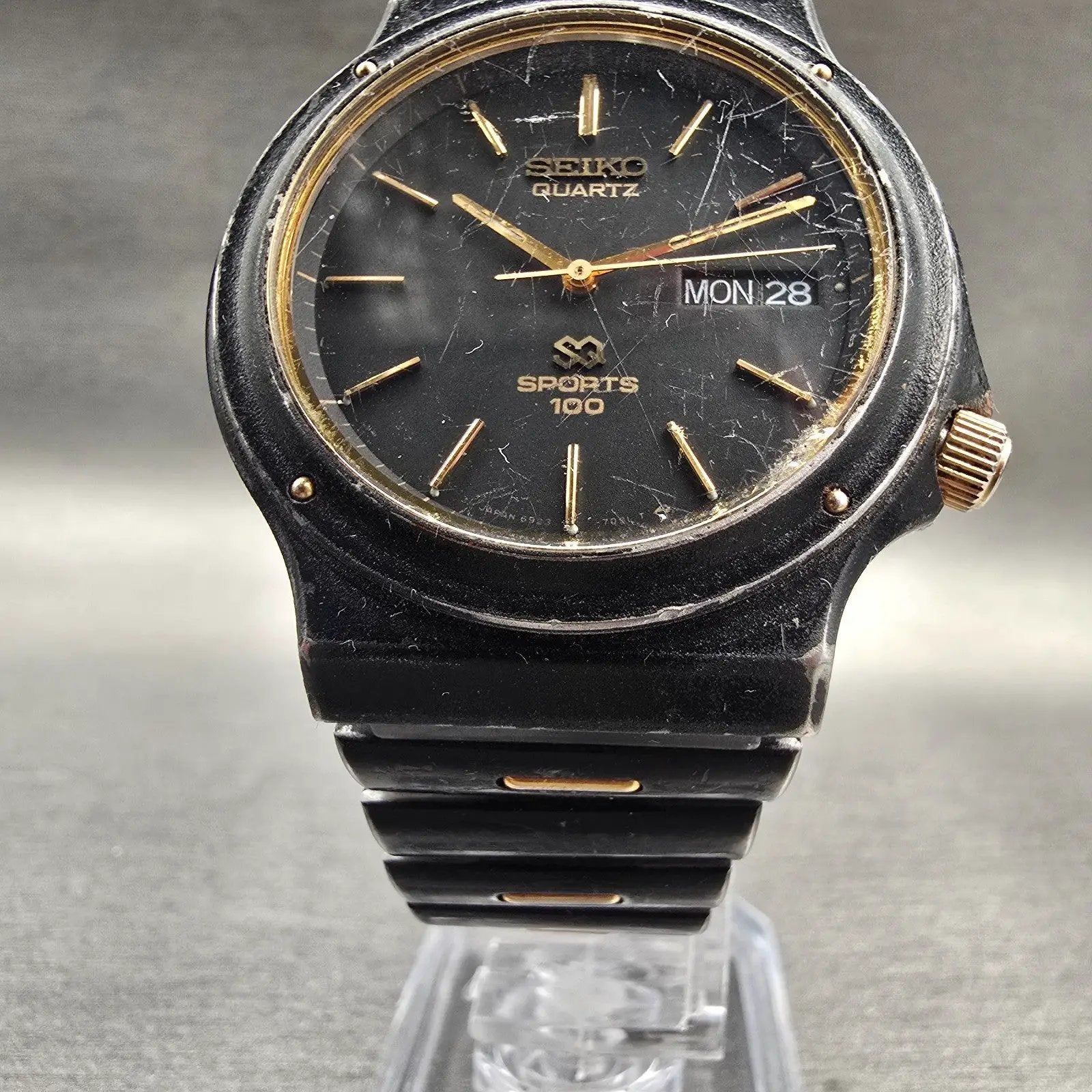 Seiko Sports 100 Watch Men 37mm Black Dial Two Tone Daydate 6923-7069 New Batt5