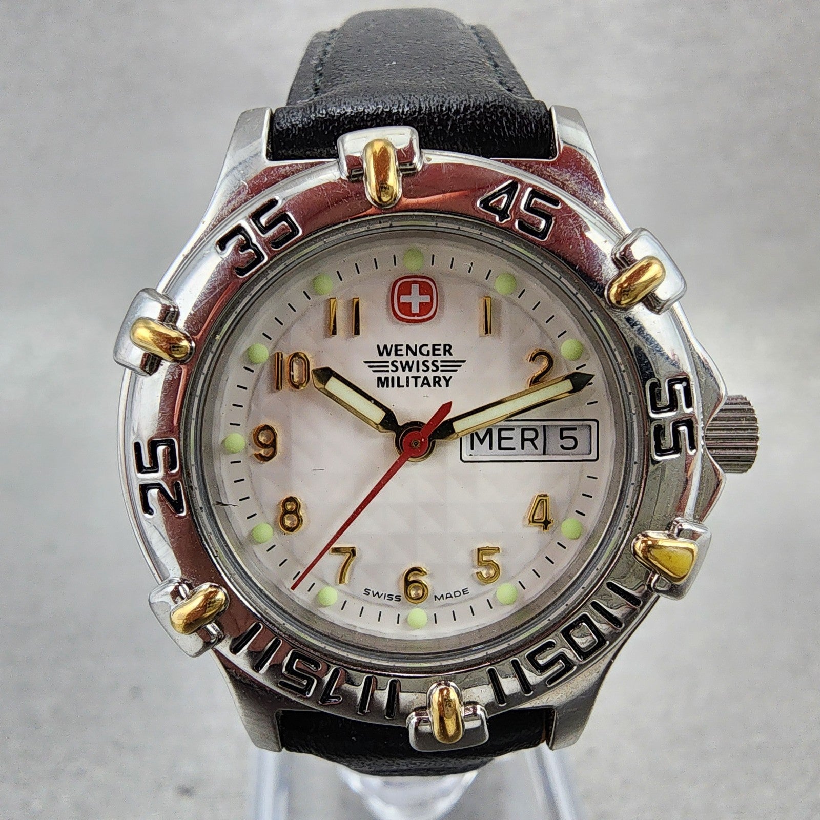 Wenger Swiss Military Watch Women 29mm White Dial Silver Tone Daydate New Batt1