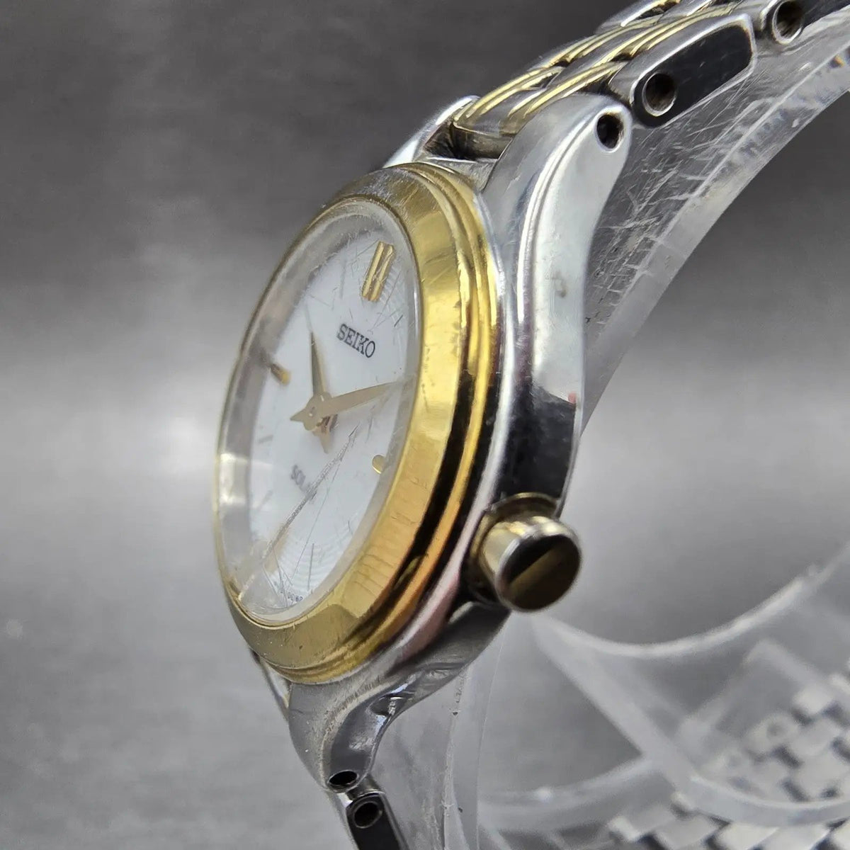 Seiko Solar Watch Women 22mm White Dial Two Tone Round V115-0AG0 Runs CRACKED2