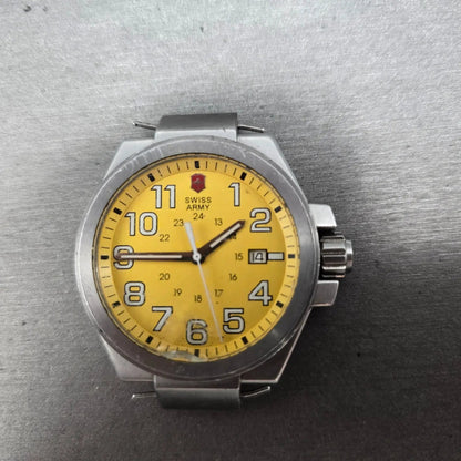 Victorinox Swiss Army Convoy Watch Men 42mm Yellow Dial Stee Date 241164 PARTS0