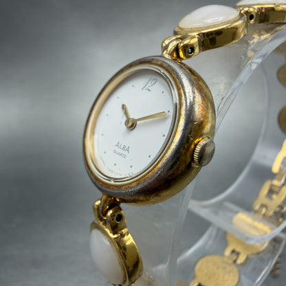 Seiko Alba Watch Women 20mm White Dial Gold Tone Round Y588-0120 New Battery2