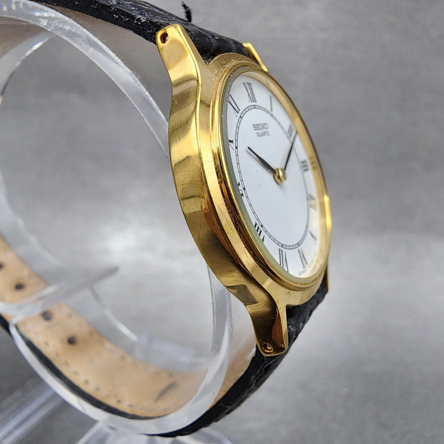 Seiko Watch Women 26mm White Dial Gold Tone Round V7006091 New Battery B12343