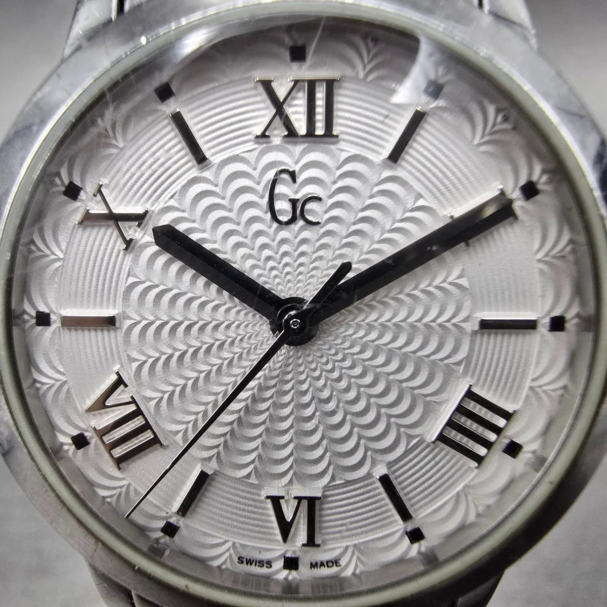 Guess Collection Watch Women 30mm White Dial Silver Tone Round New Battery GC1