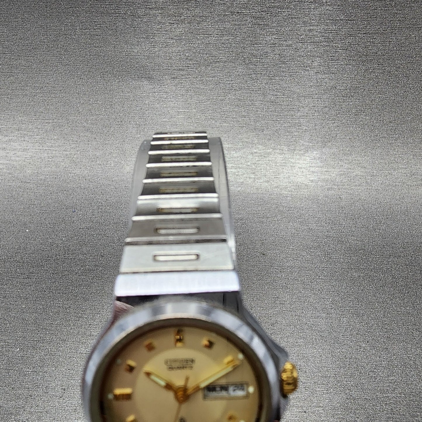 Citizen CQ Watch Women 24mm Champagne Dial Silver Tone Daydate Round New battery