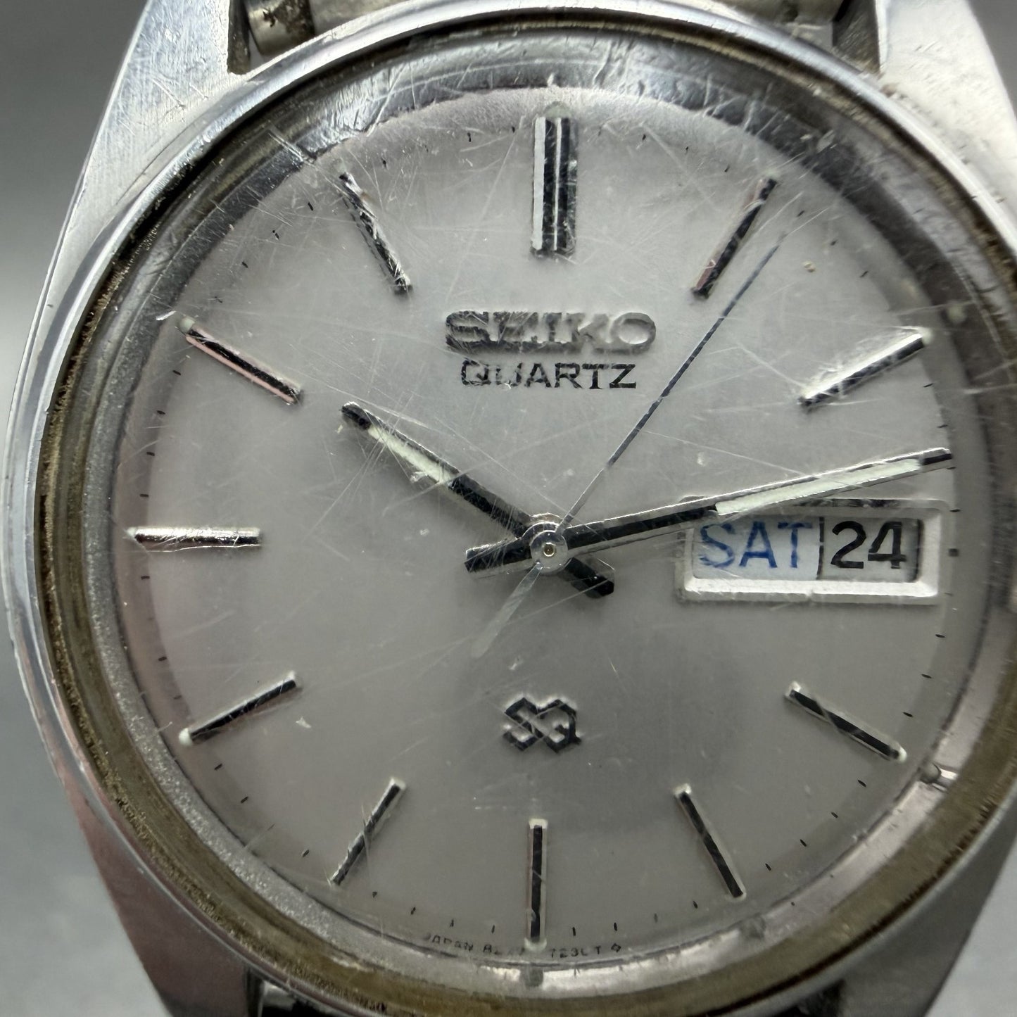 Seiko SQ Watch Men 35mm Silver Dial Silver Tone Daydate 8223-7189 New Batt1