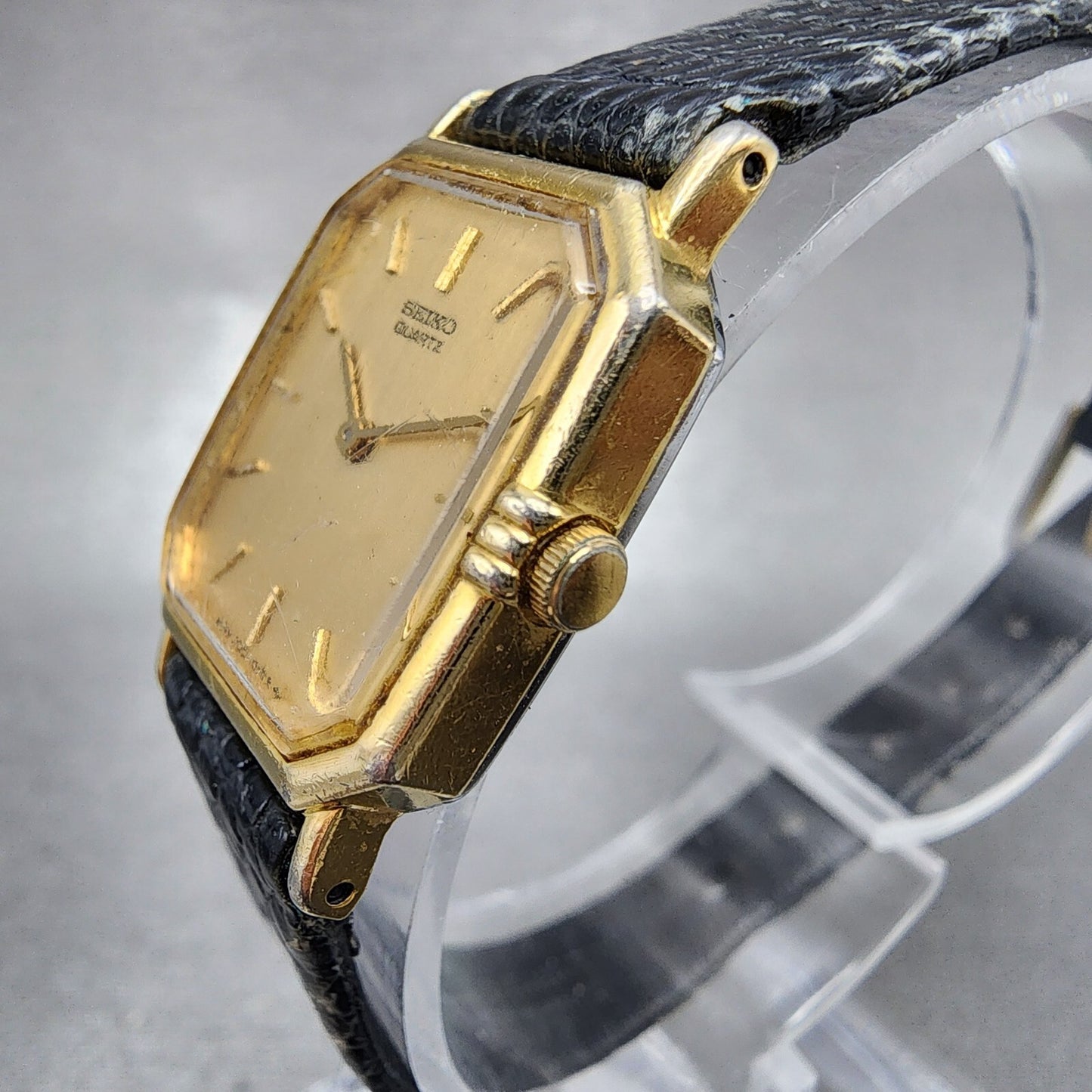 Seiko watch Women Gold Tone Gold Dial 19mm 2c205810 New Battery2