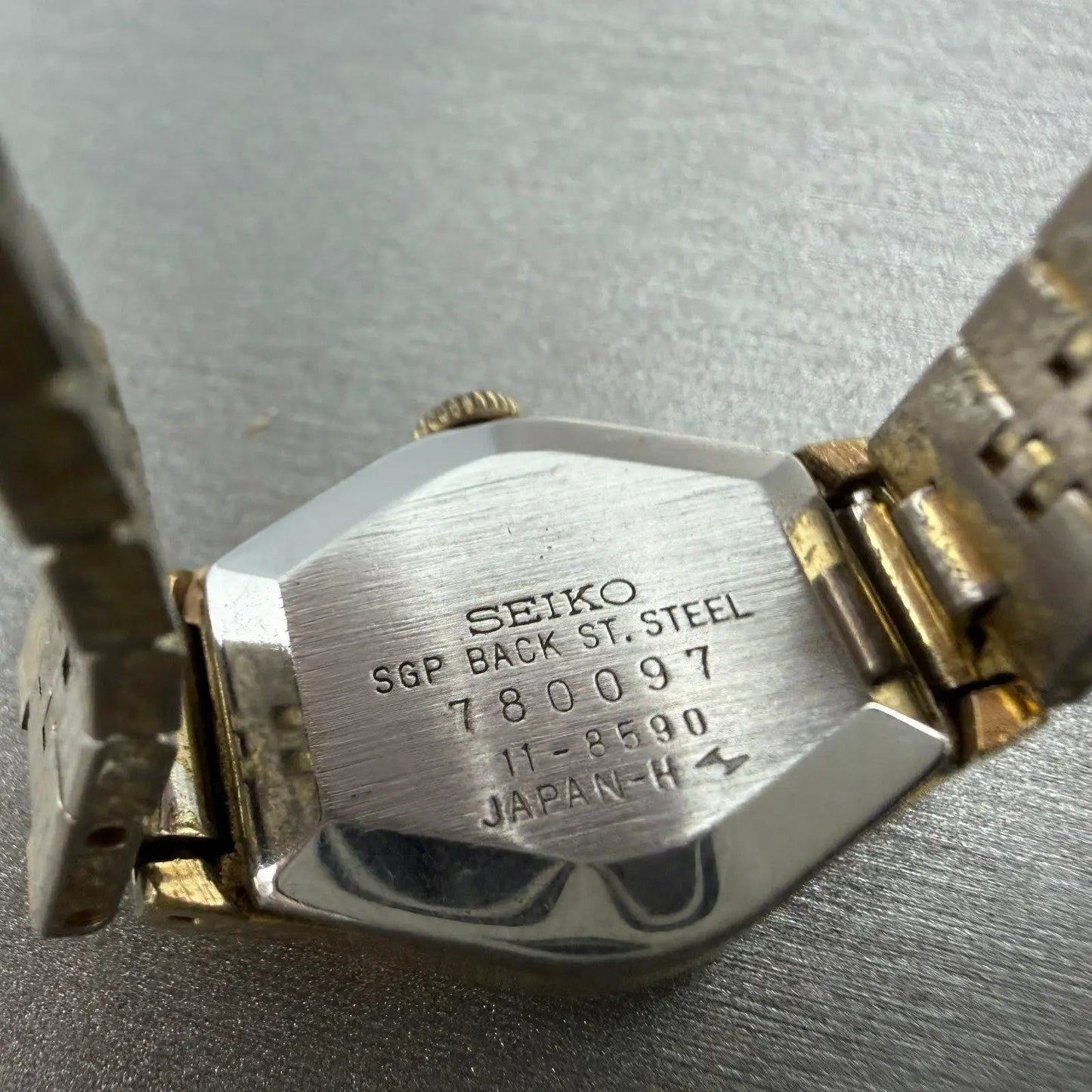 Seiko Watch Women 19mm Silver Dial Gold Tone Oval Manual 11-8590 Runs Vintage9