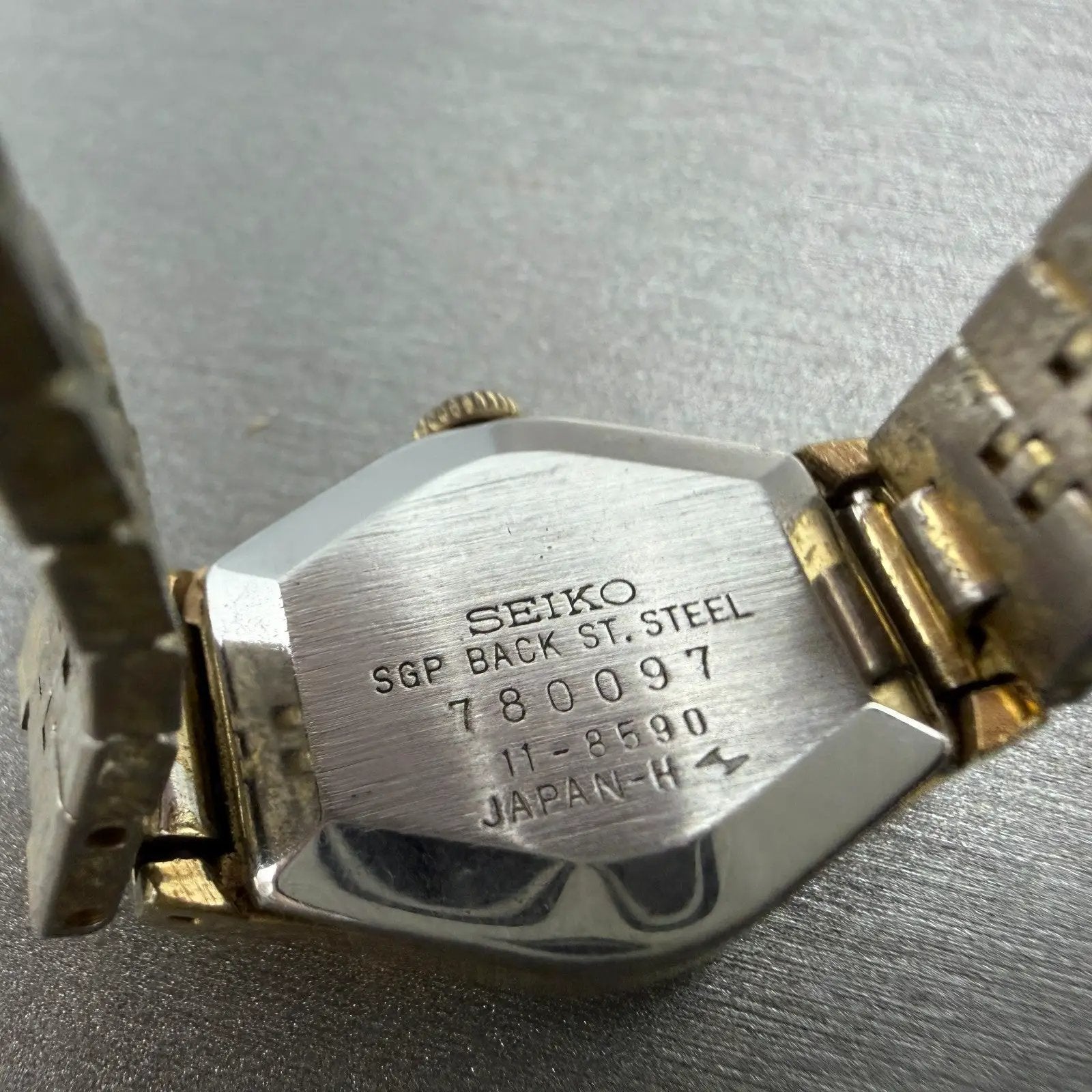 Seiko Watch Women 19mm Silver Dial Gold Tone Oval Manual 11-8590 Runs Vintage9