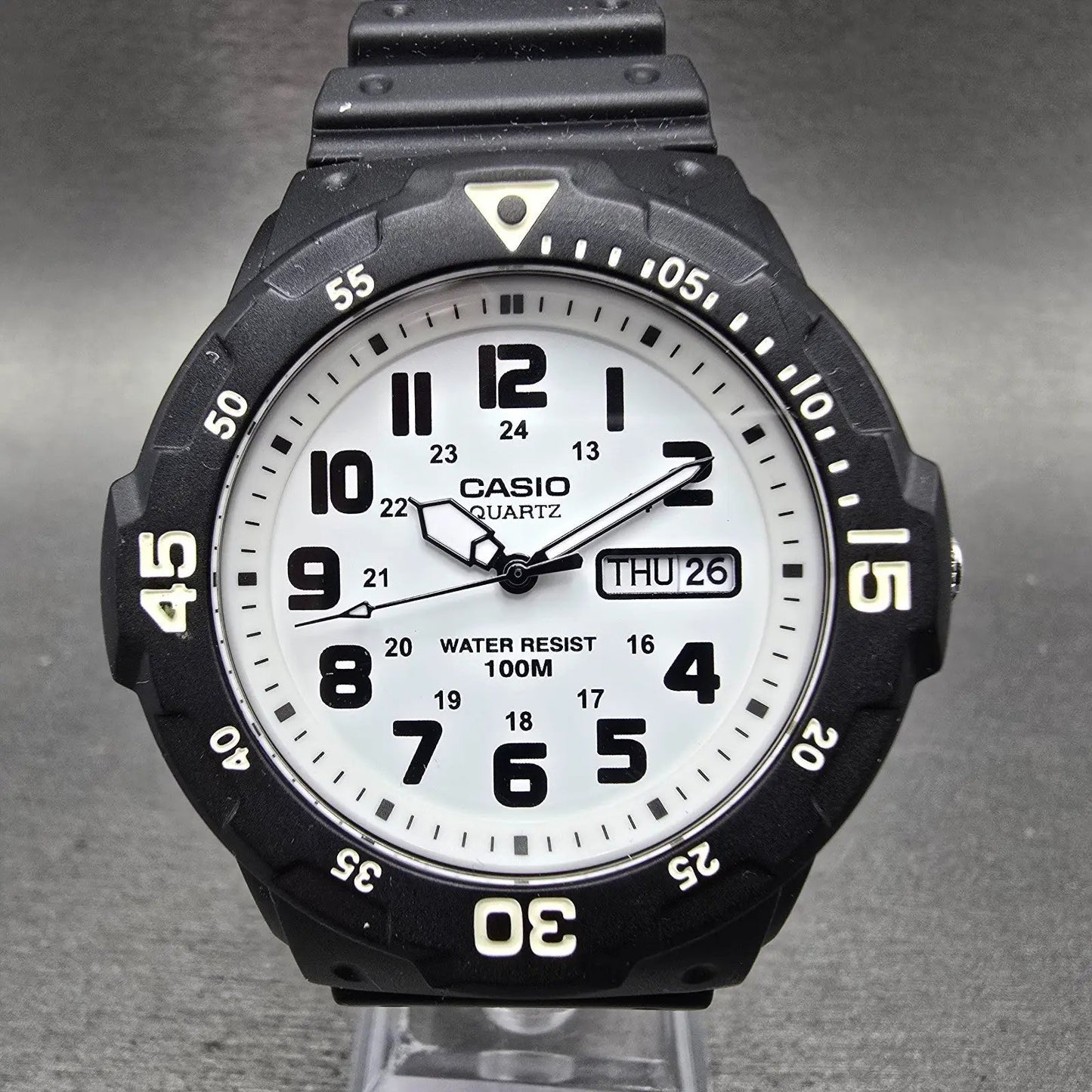 Casio Dive Watch Men 43mm White Dial Black Tone Round Daydate MRW-200H New BattL0
