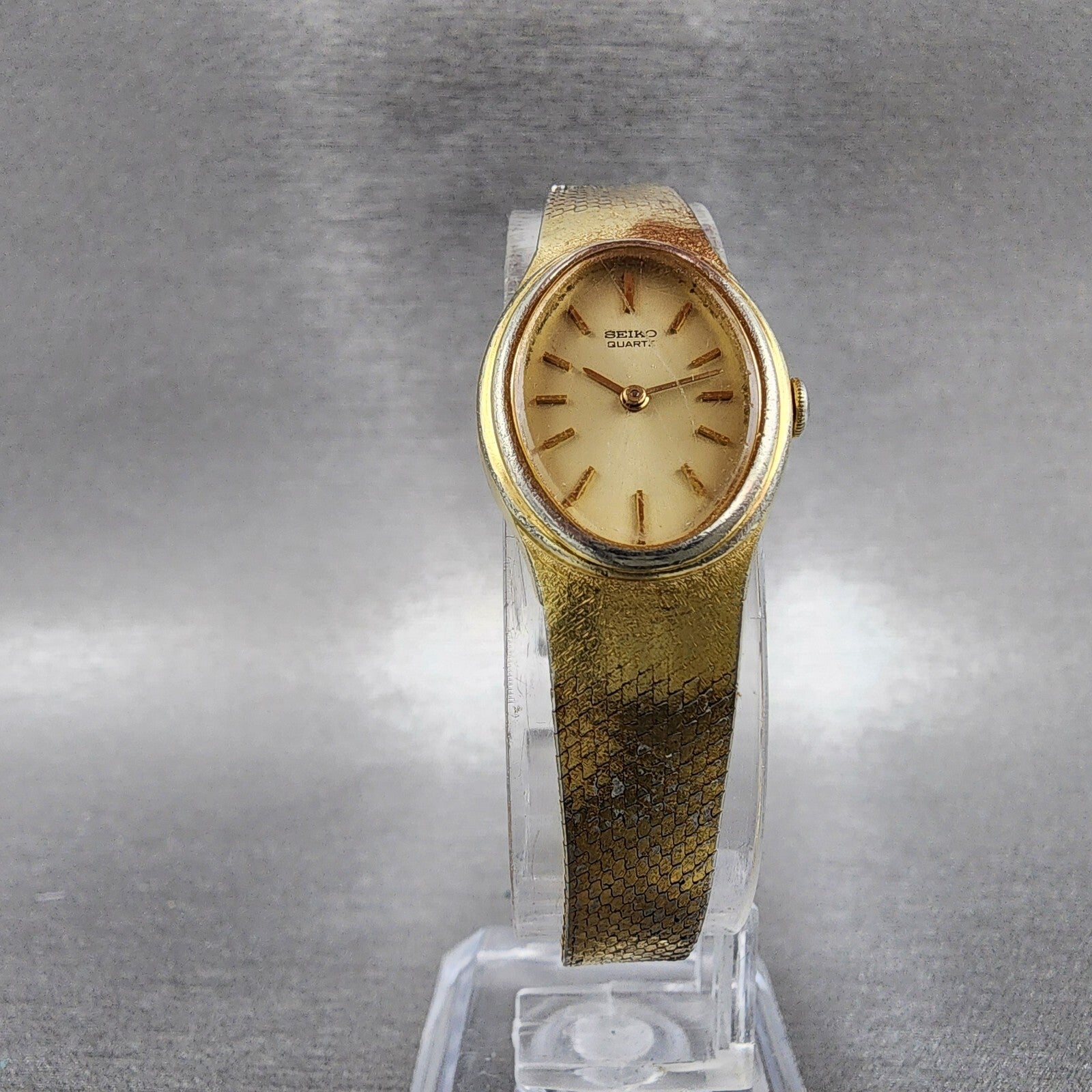 Seiko Watch Women 17mm Champagne Dial Gold Tone Oval 14005089 New Battery5