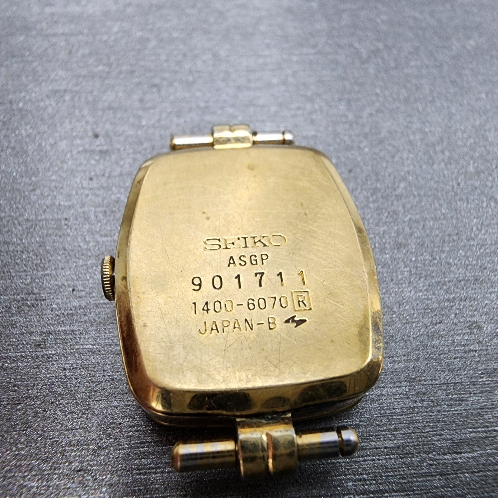 Seiko Tank Watch Women 20mm Champagne Dial Gold Tone Rectangle 14006070 New Bat6