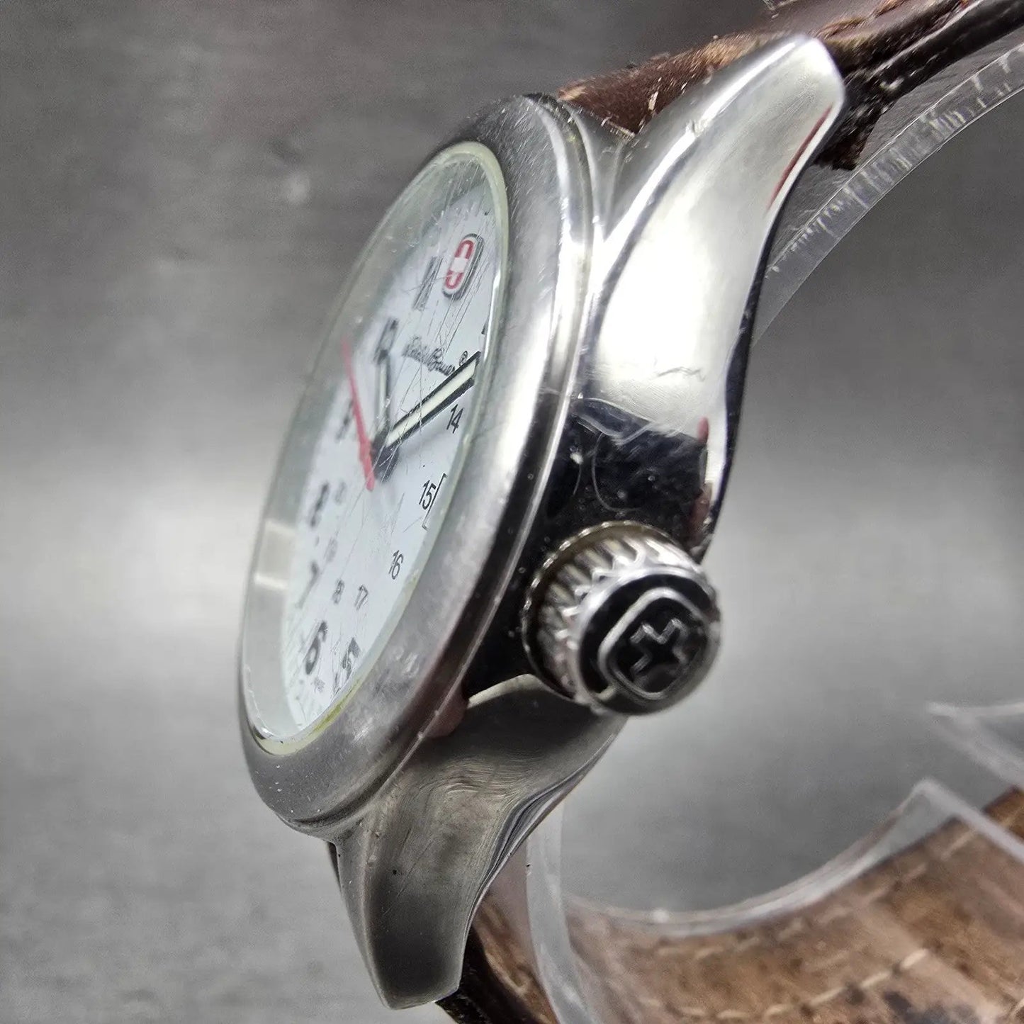 Wenger Eddie Bauer Watch Women 30mm White Dial Silver Tone Date 7036X/T New Batt2