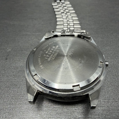 Seiko SQ Watch Men 35mm Silver Dial Silver Tone Daydate 8223-8049 SAMPLE E11