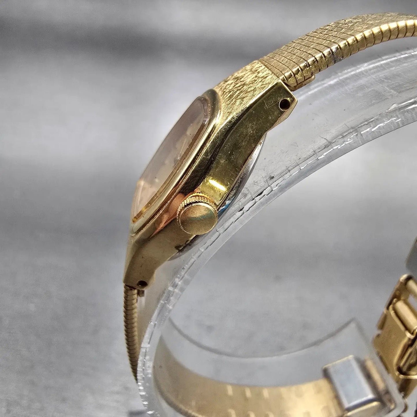Seiko Watch Women 16mm Gold Dial Gold Tone Oval 2C21-5140 New Battery Vintage2