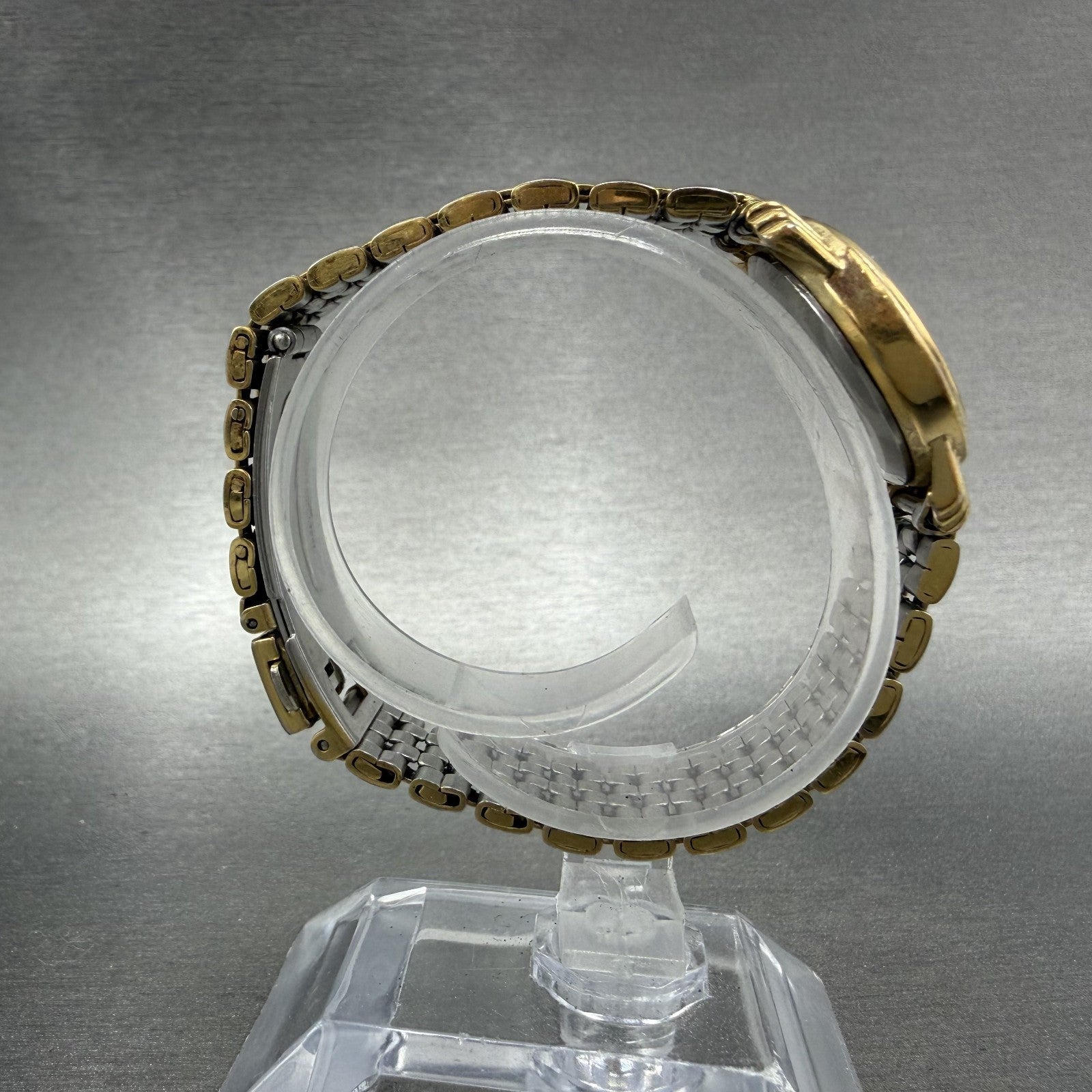 Bulova Watch Women 24mm White Dial Gold Tone Round 92E09 New battery8