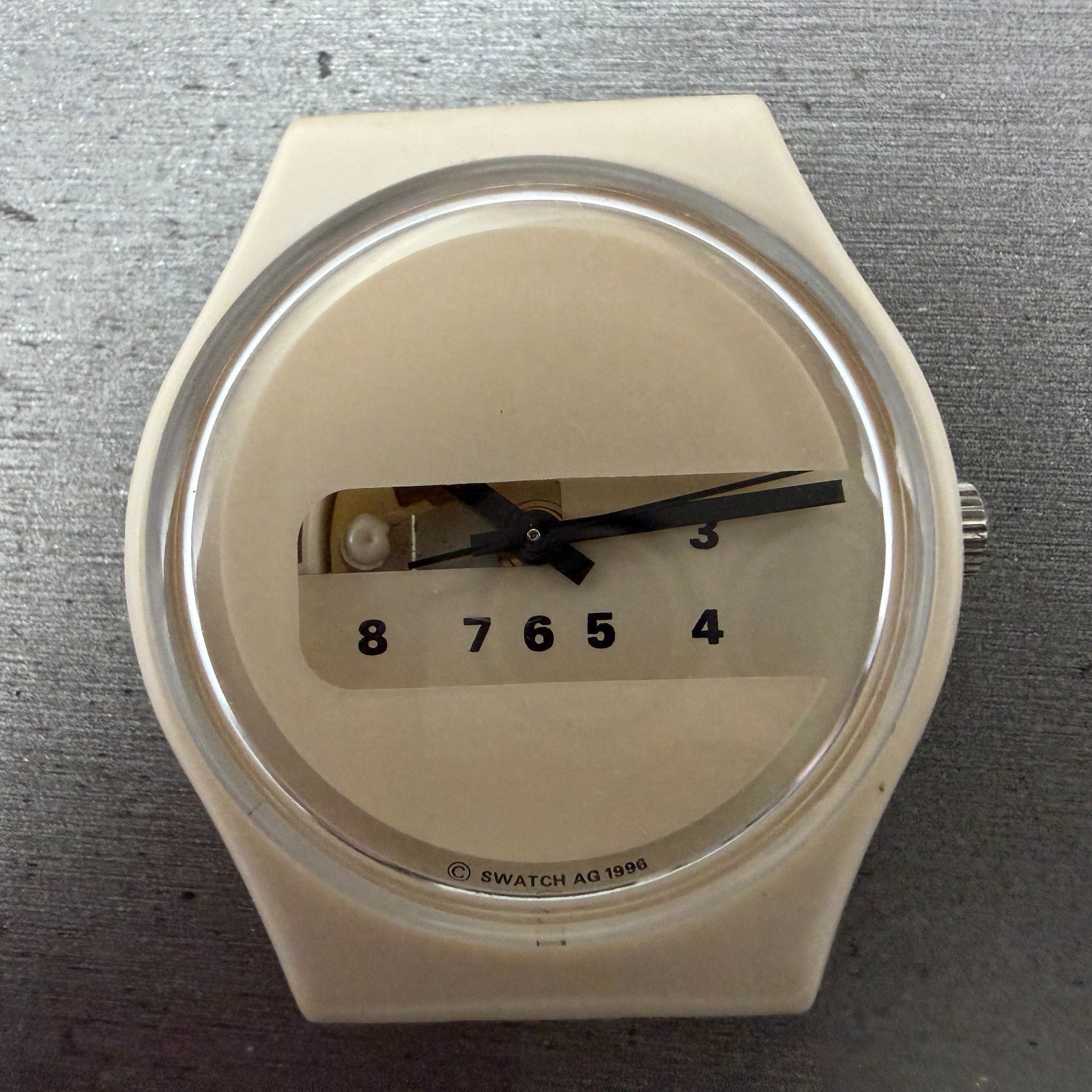 Swatch Screen Watch Men 34mm Beige Dial Beige Tone Round GW117 New battery1