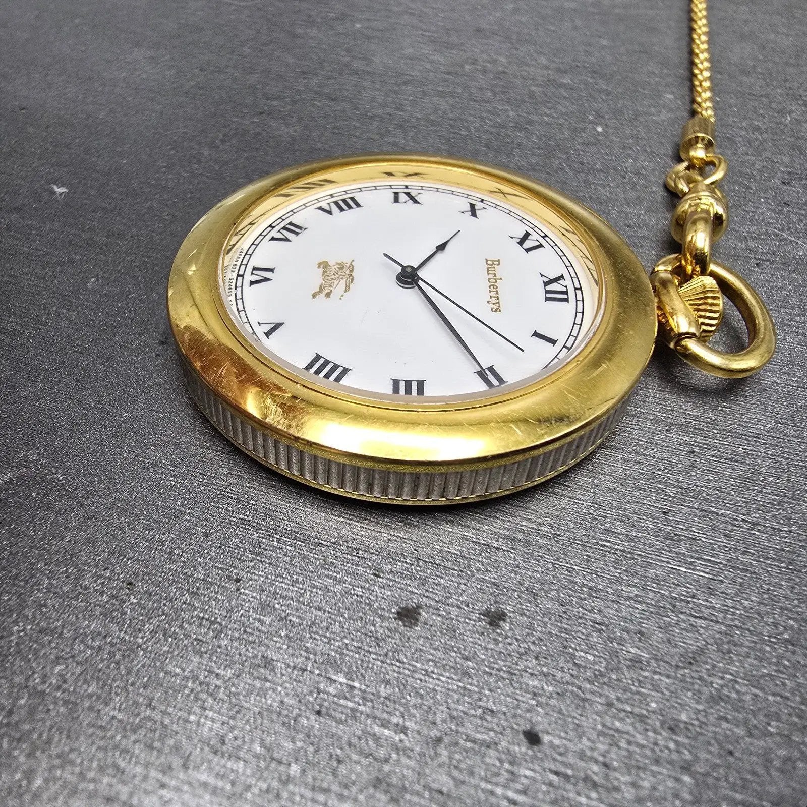 Burberry Pocket Watch Men 38mm White Dial Gold Tone Round New battery Vintage4