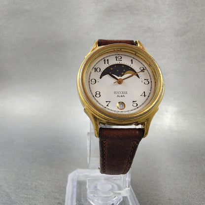 Seiko Alba Success Moon Phase Watch Women 27mm White Dial Gold Tone Date NewBat5