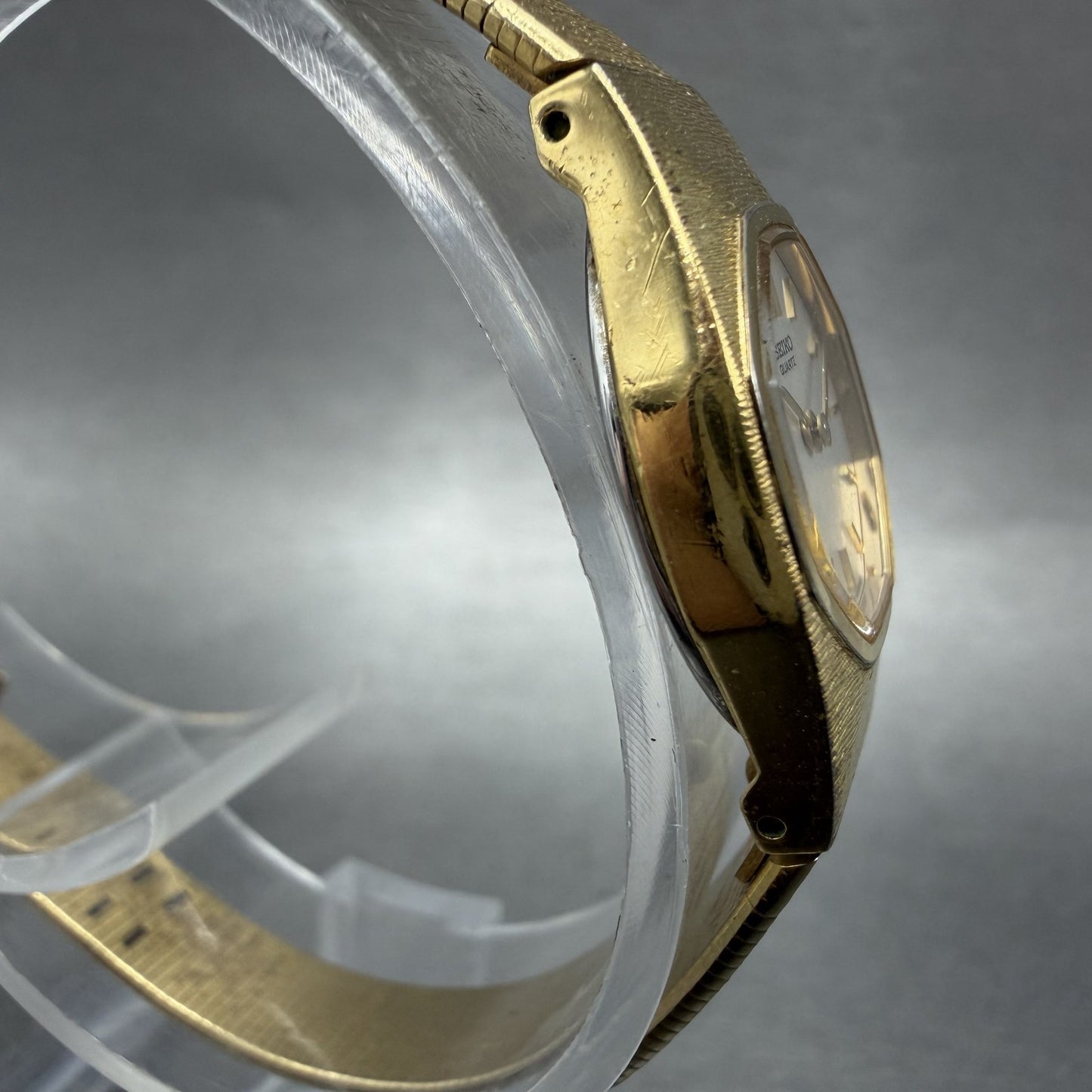 Seiko Watch Women 16mm Silver Dial Gold Tone Octagon 2Y00-5049 New Battery3