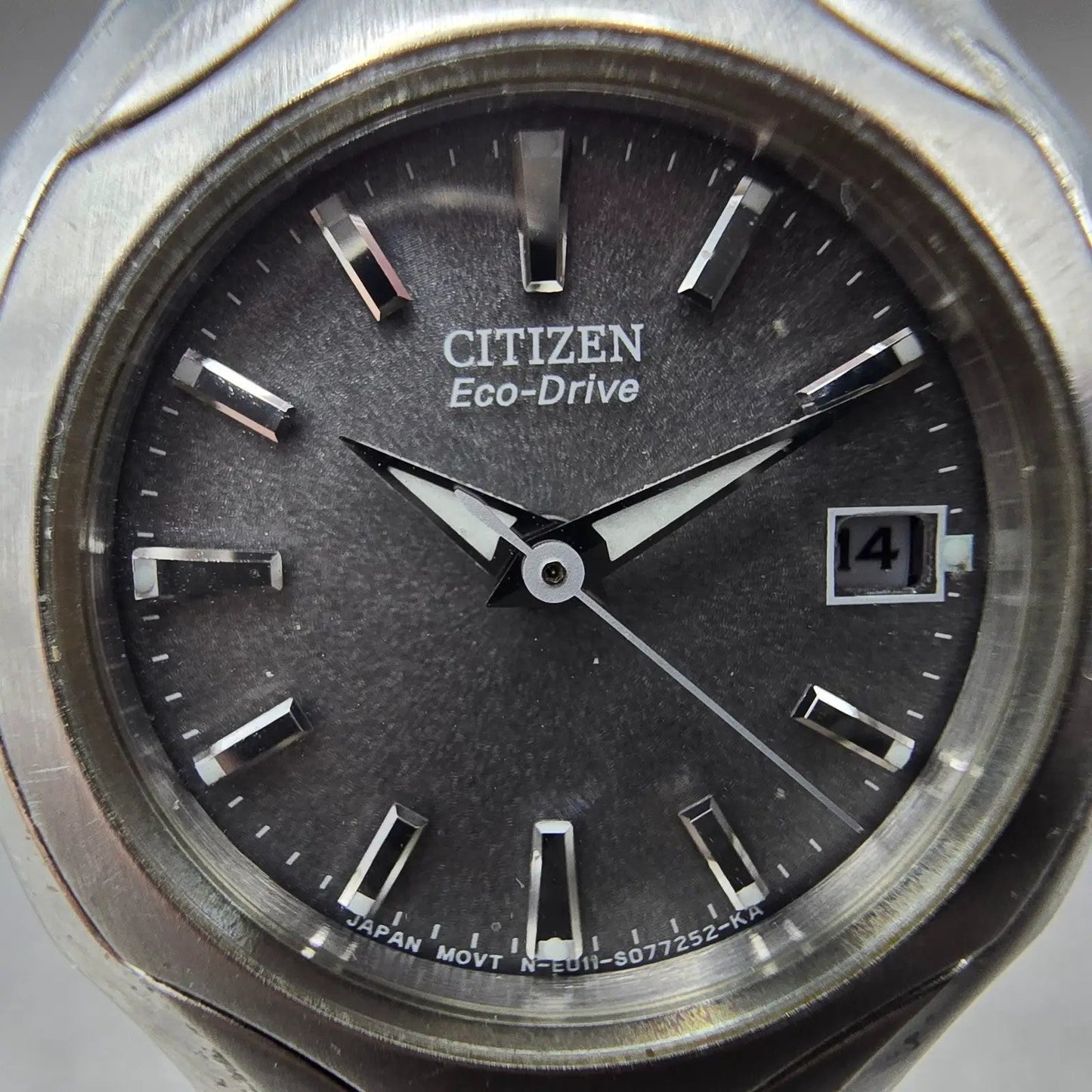 Citizen Eco-Drive Watch Women 25mm Gray Dial Steel Date READ!! E011-S049601 Runs1