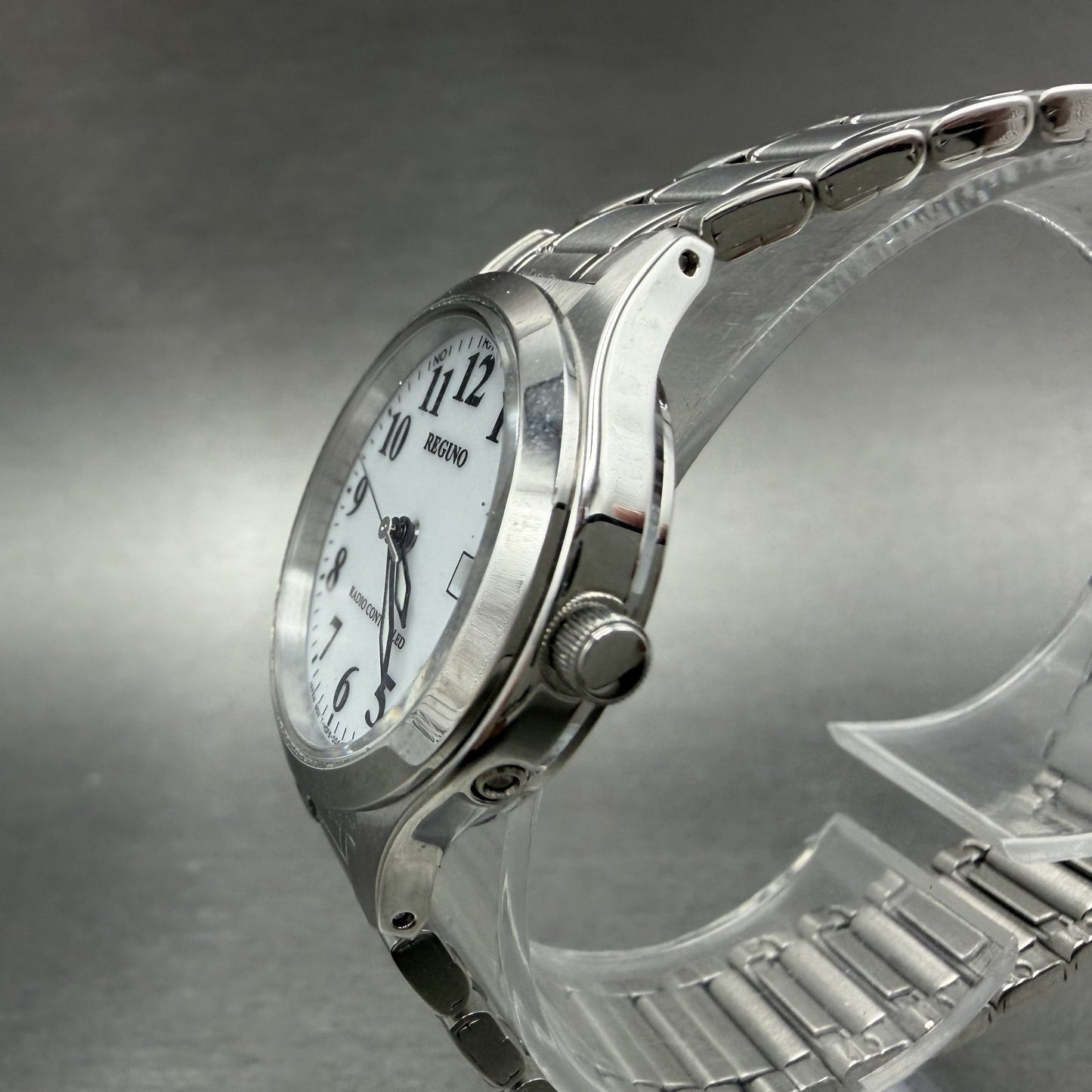 Citizen Reguno Watch Women 28mm White Dial Silver Tone Date Round Runs Solar2