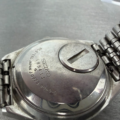 Seiko QZ Watch Men 37mm Silver Dial Silver Tone READ!!! Daydate 0923-8060 NewBat9