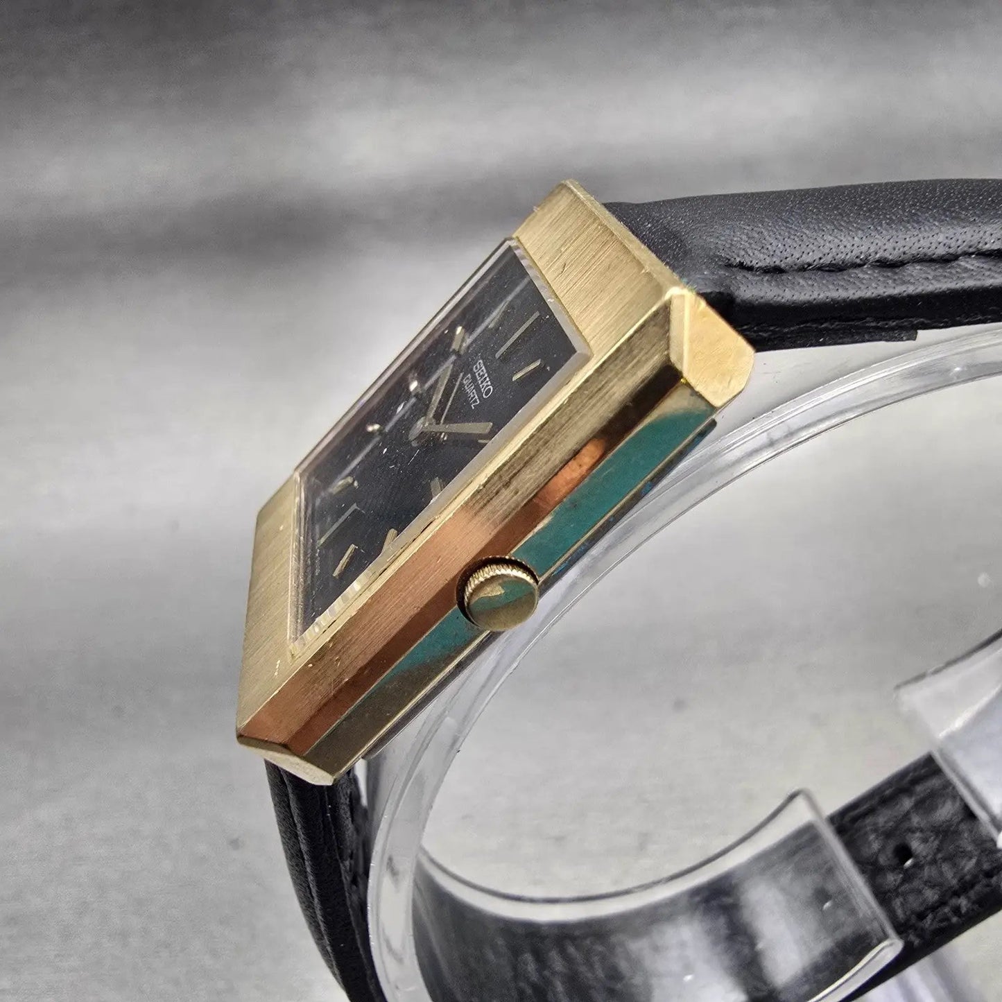 Seiko Watch Men 23mm Black Dial Gold Tone Rectangle 43-3049 New Battery Vintage2