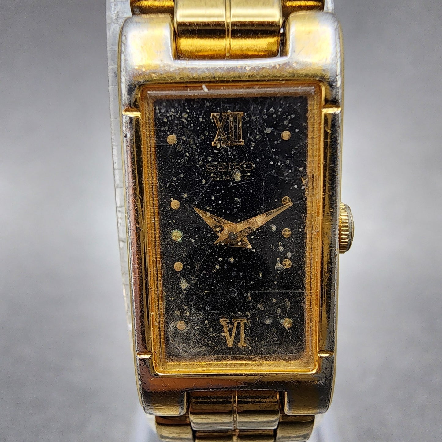 Seiko Tank Watch Women 13mm Black Dial Gold Tone 2e206590 New Battery1