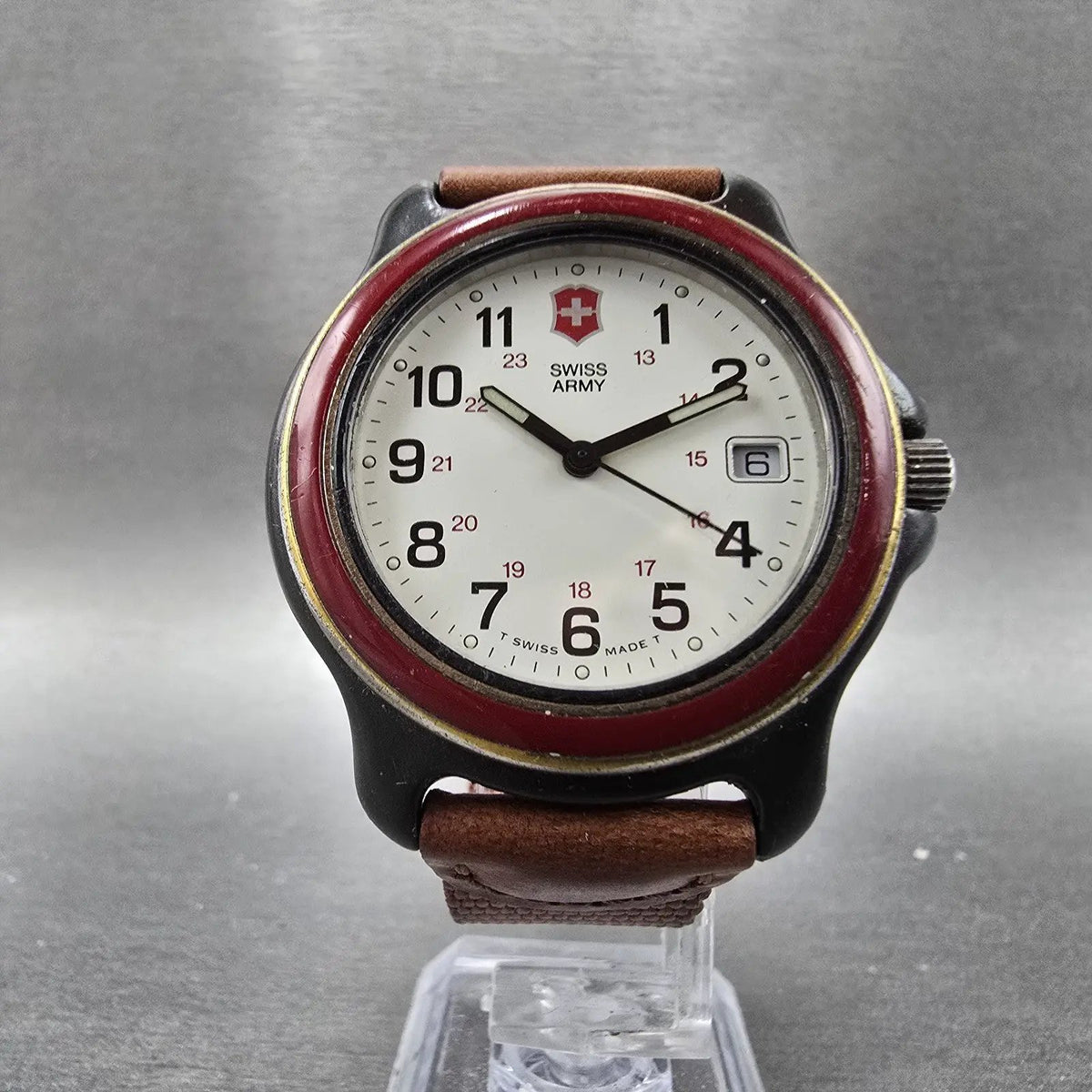 Victorinox Swiss Army Watch Men 39mm White Dial Black Red Date New Battery 75