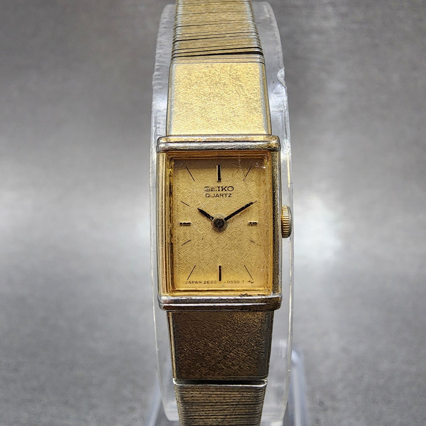 Seiko Tank Watch Women 12mm Champagne Dial Gold Tone 2e205400 New Battery0