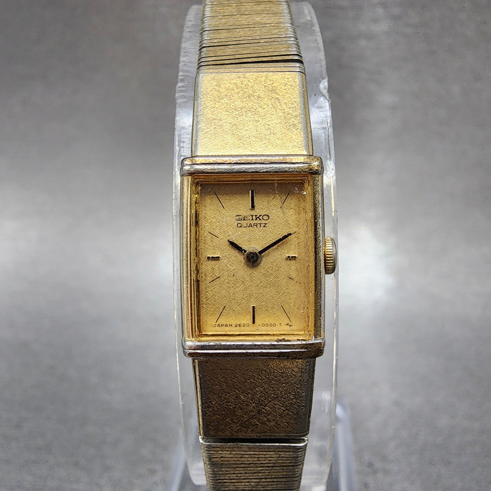Seiko Tank Watch Women 12mm Champagne Dial Gold Tone 2e205400 New Battery0
