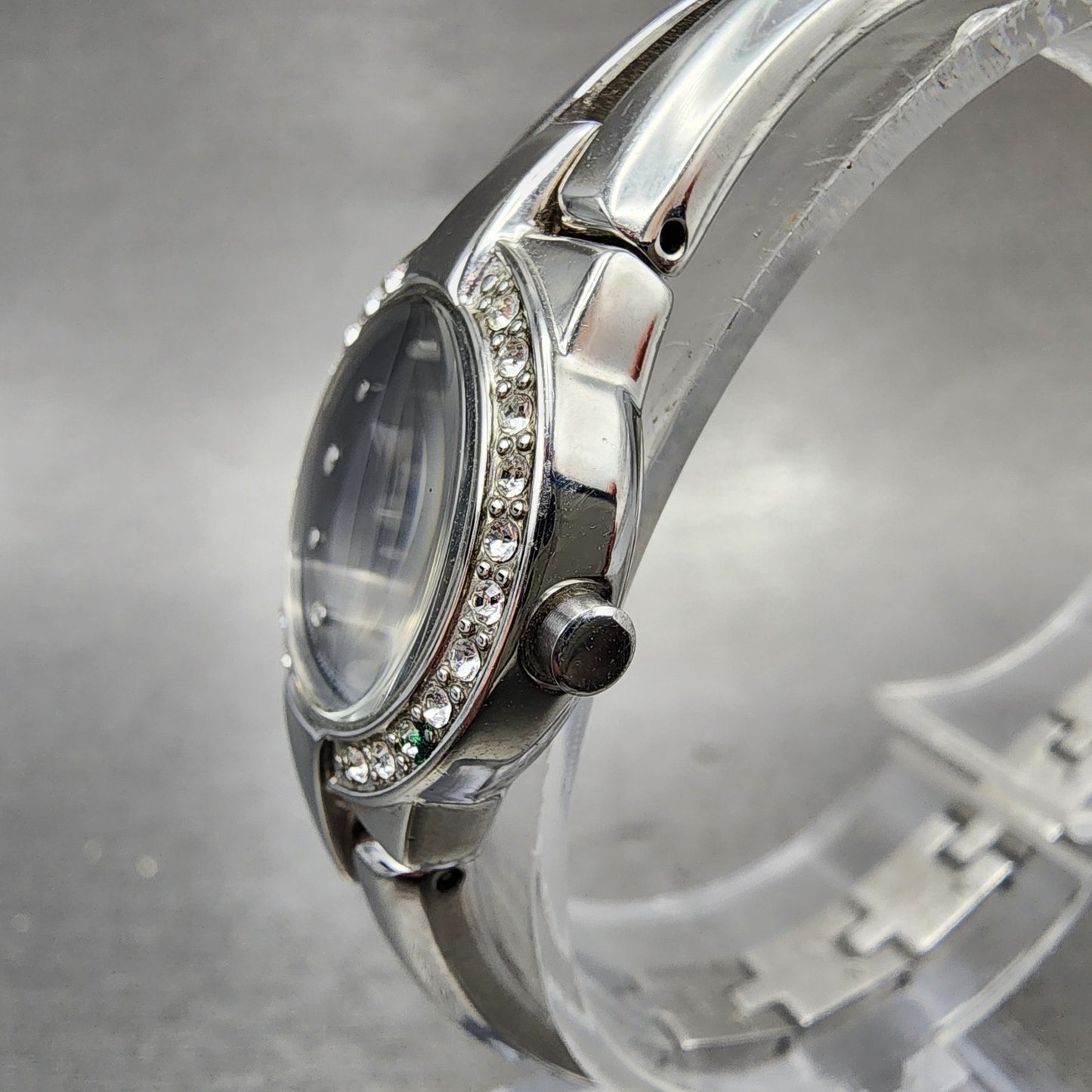 Seiko Solar Watch Women 22mm Black Dial Silver Tone Round Crystal Bezel Runs2