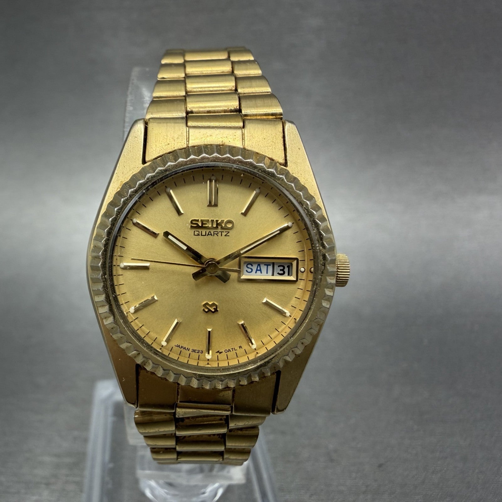 Seiko SQ Watch Women 24mm Champagne Dial Gold Tone Daydate 3e230a69 New Battery0