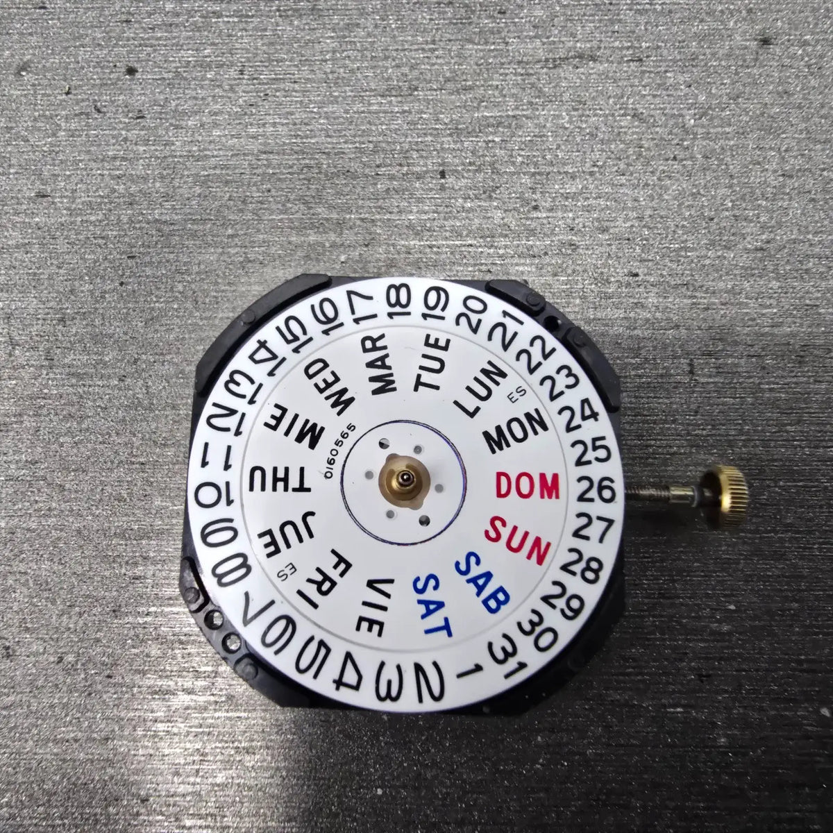 Seiko 7N43C Quartz Movement White Daydate at 3 Three Hand Runs0