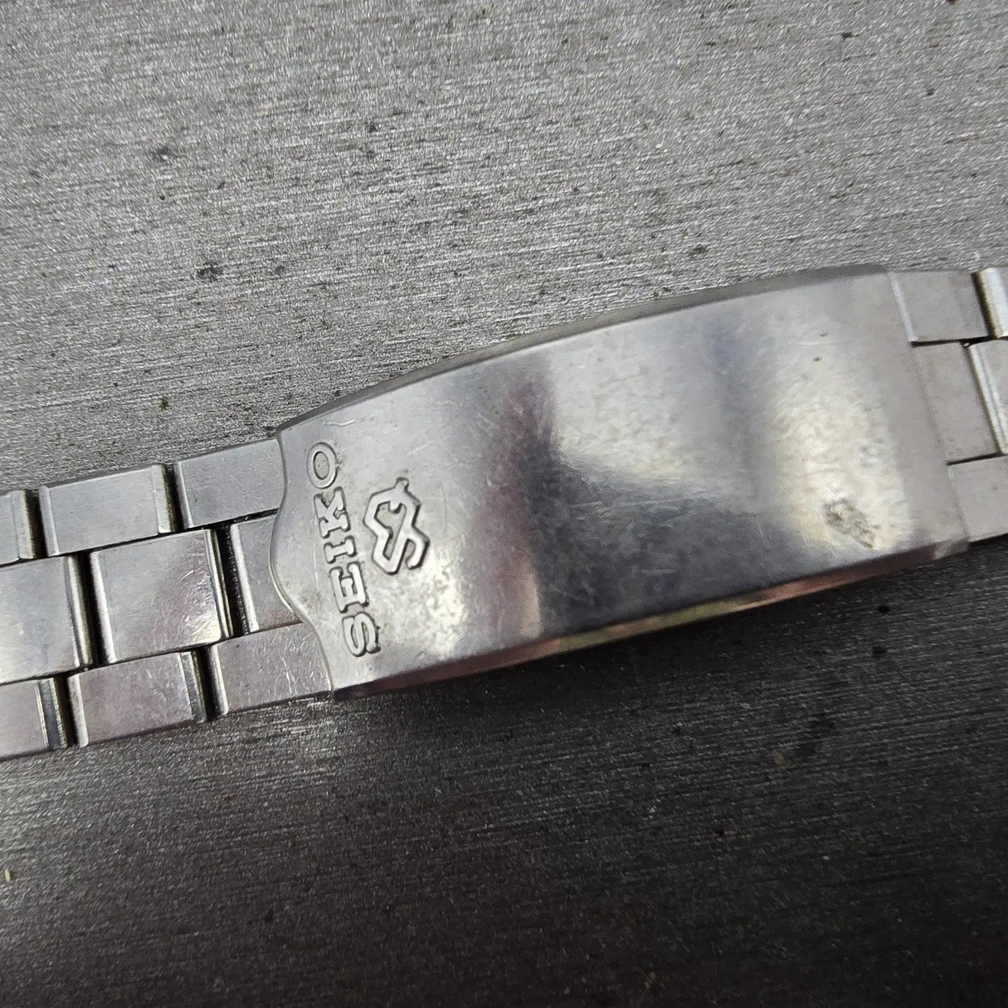 Seiko SQ Bracelet 19mm Stainless Steel Silver Tone Tri Folding Clasp VTG 111S4