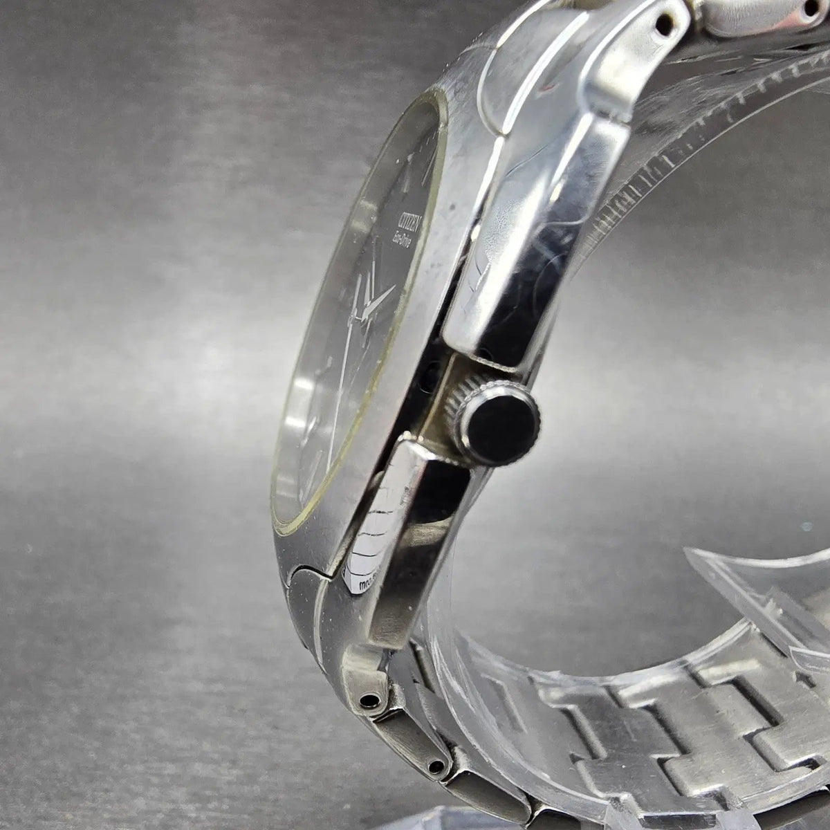 Citizen Eco-Drive Watch Men 39mm Silver Dial Silver Tone Date E111-S022240 RunsD2