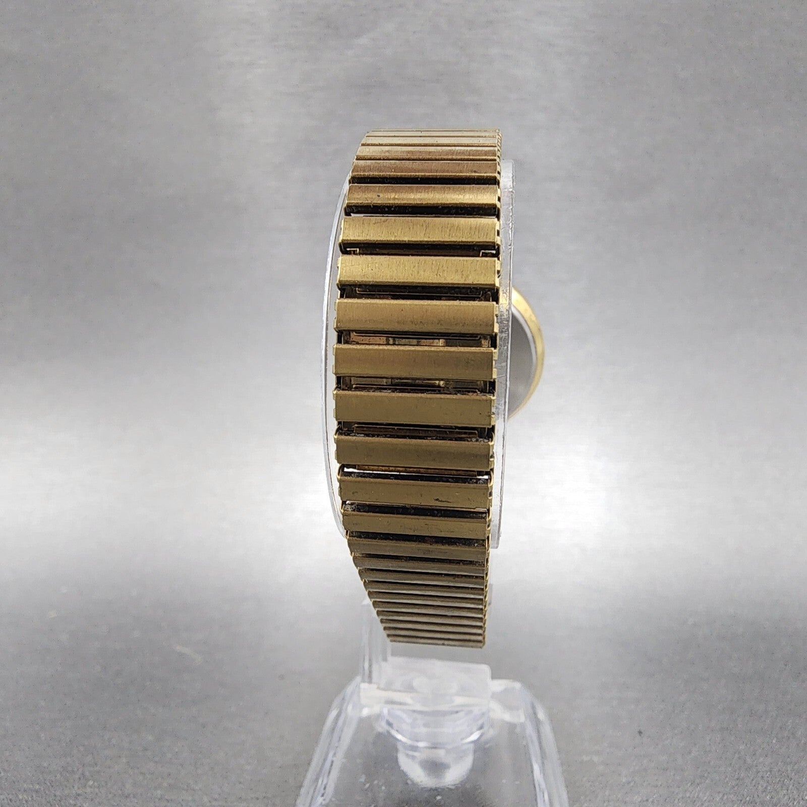 Vega Junction Watch Women 30mm White Dial Gold Tone Sun Moon Round New Battery7